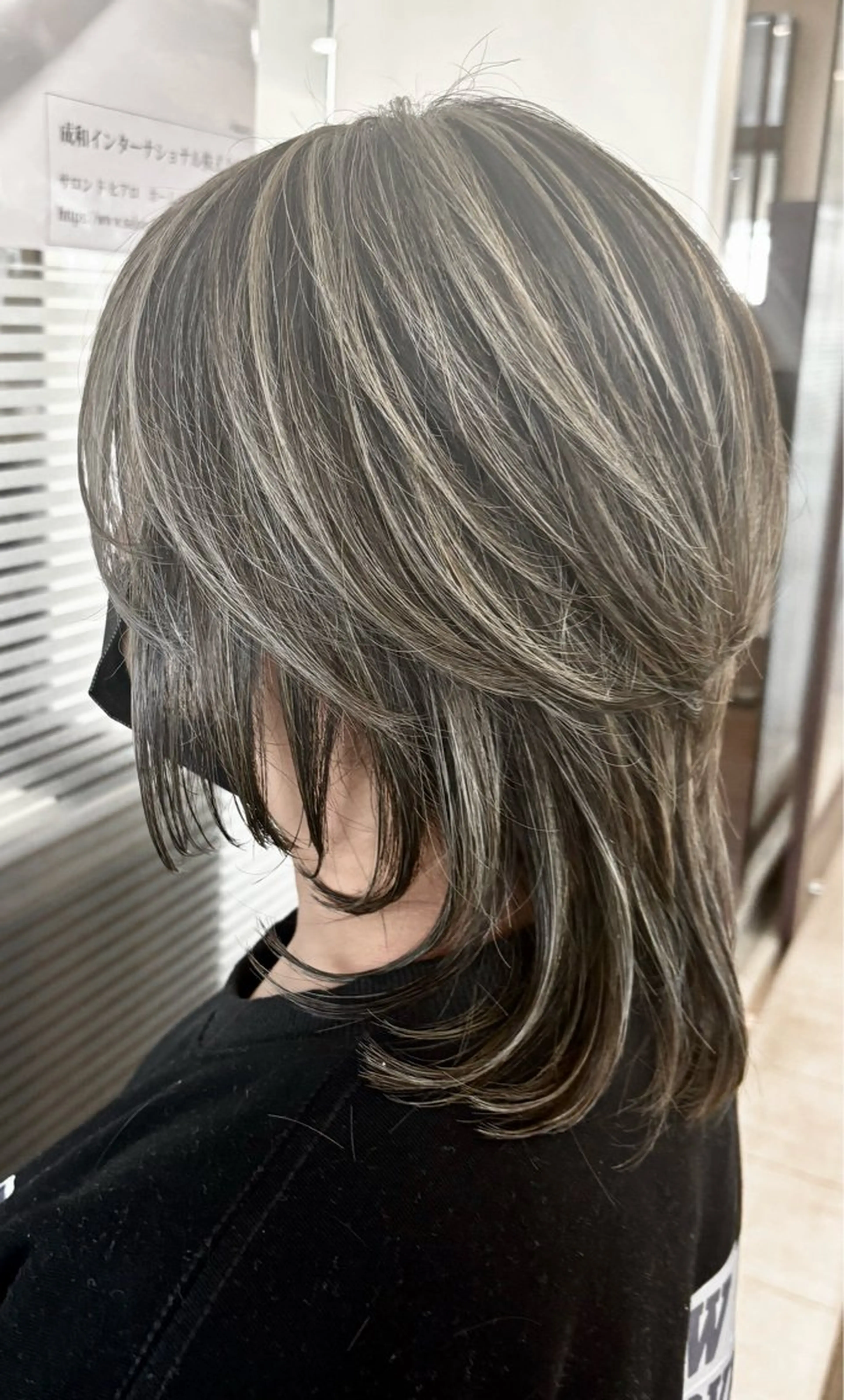 ミディアム 鈴木 千恵子のヘアスタイル