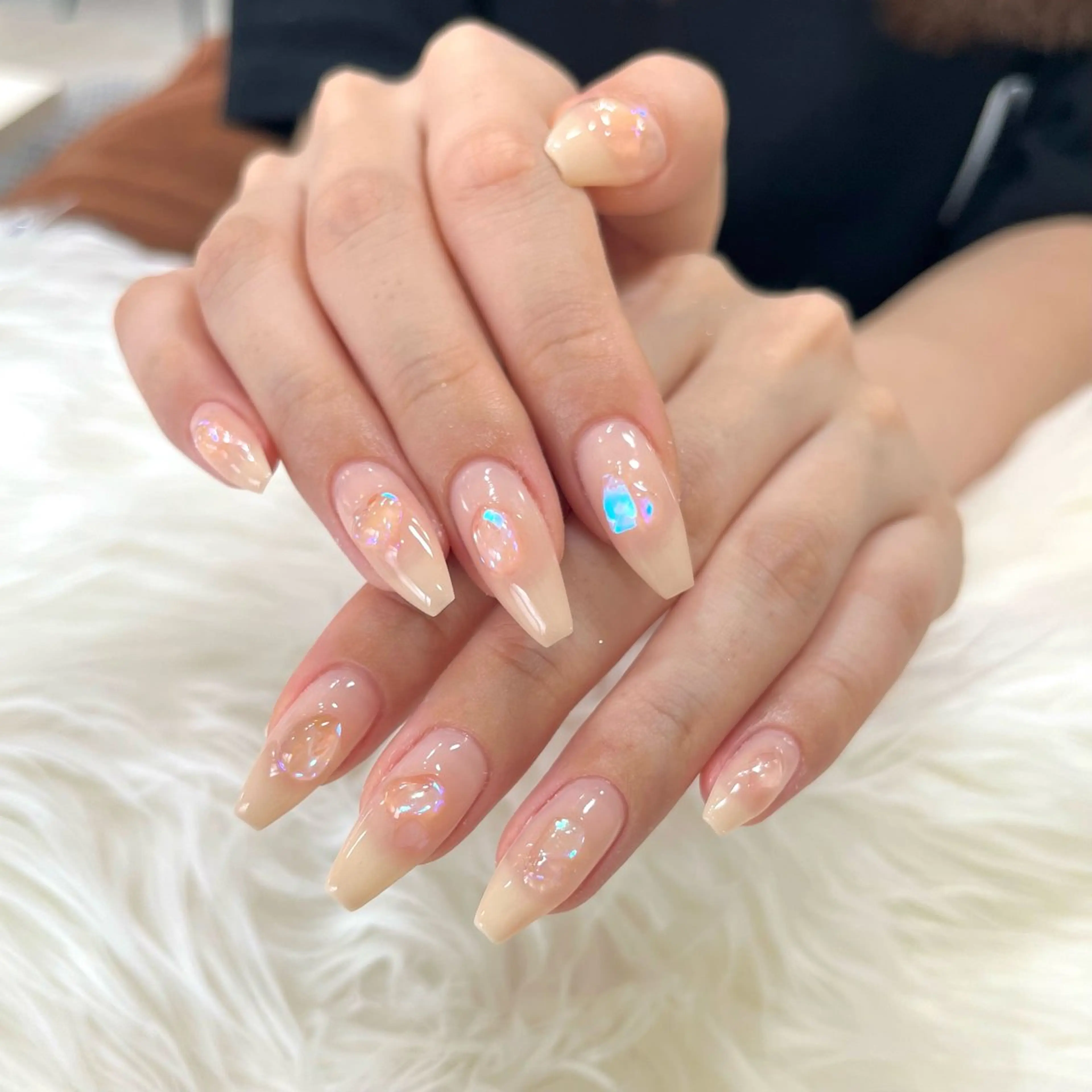 ネイル オーロラネイル ストーンネイル ハンドネイル éclat-nail salon-所属・松本 ゆみかのネイルデザイン