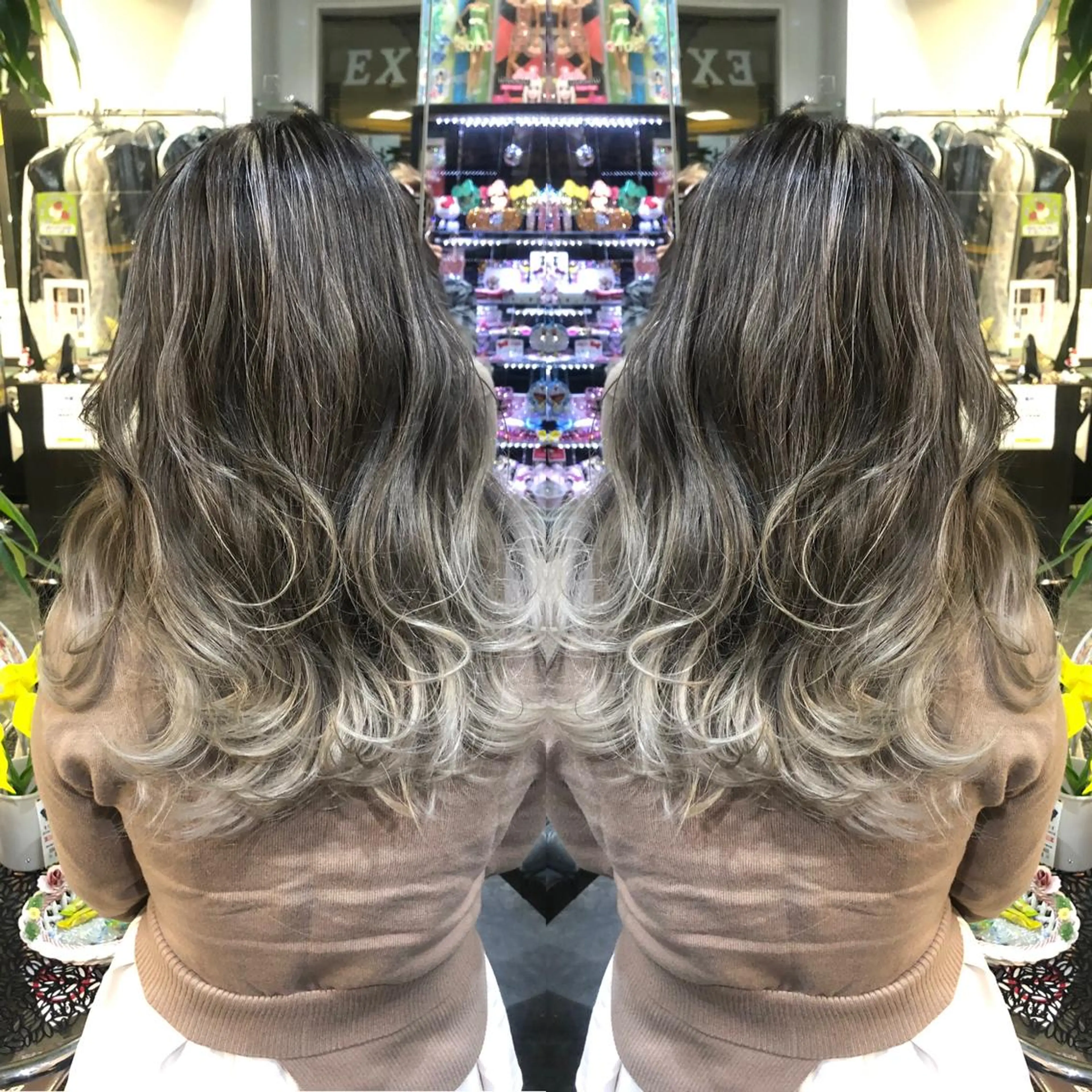 ロング カラー ブリーチ グラデーションカラー 韓国カラー/エクステ carryのヘアスタイル