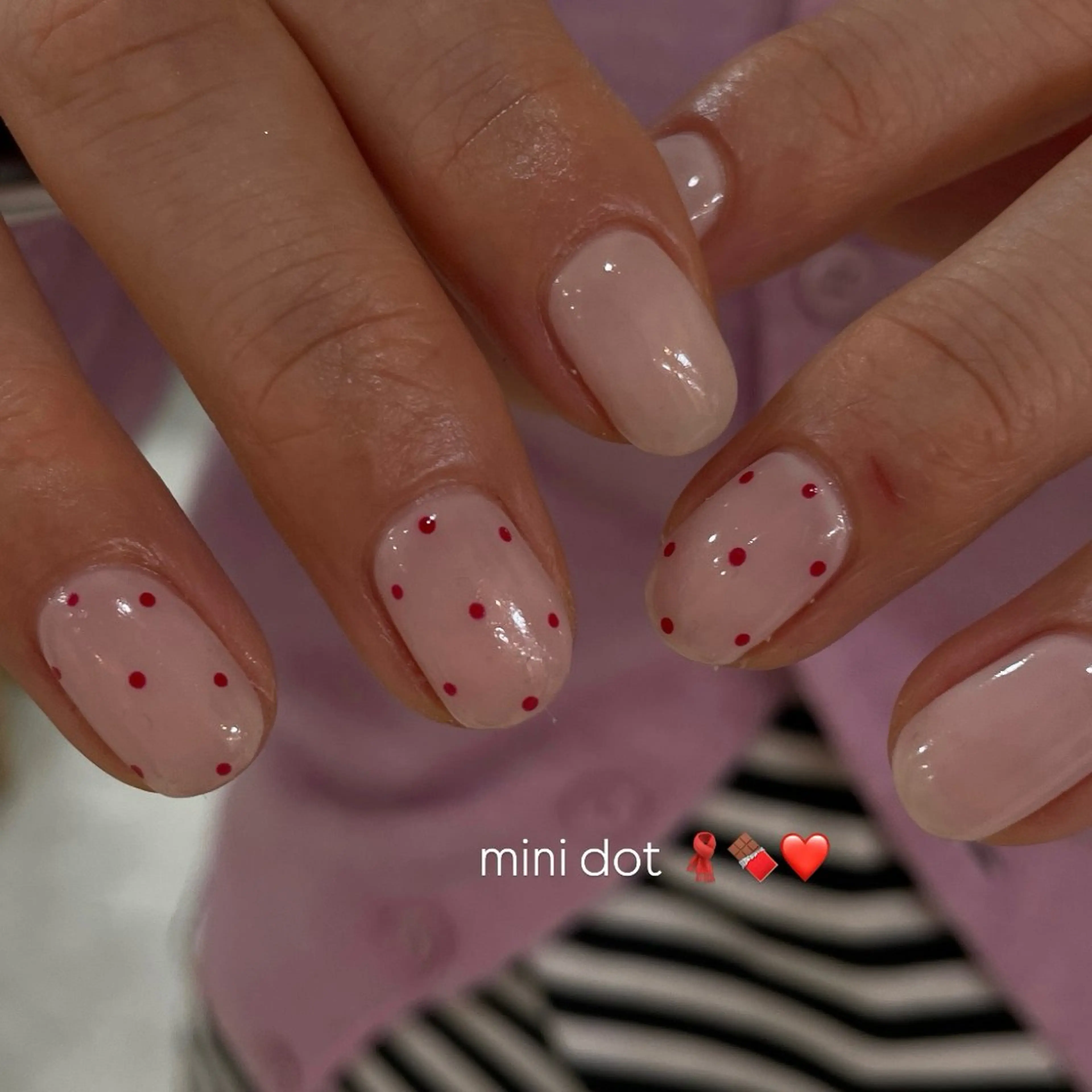 ネイル ドット ピンク ホワイト ハンドネイル you (ユウ)のネイルデザイン