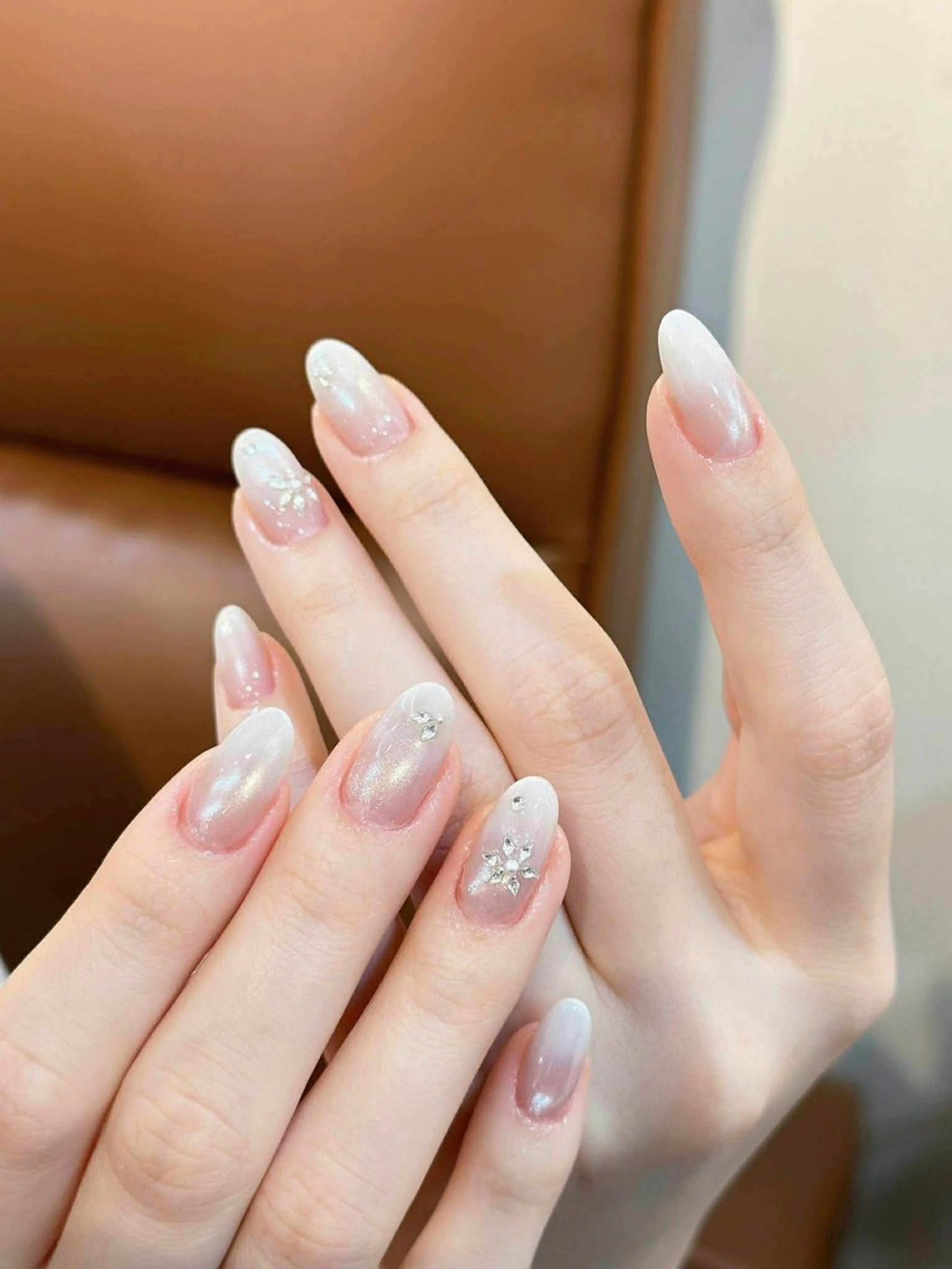 ネイル シンプルネイル ストーンネイル ハンドネイル ZEN Beauty nail spa massage所属・ゆり ちゃんのネイルデザイン