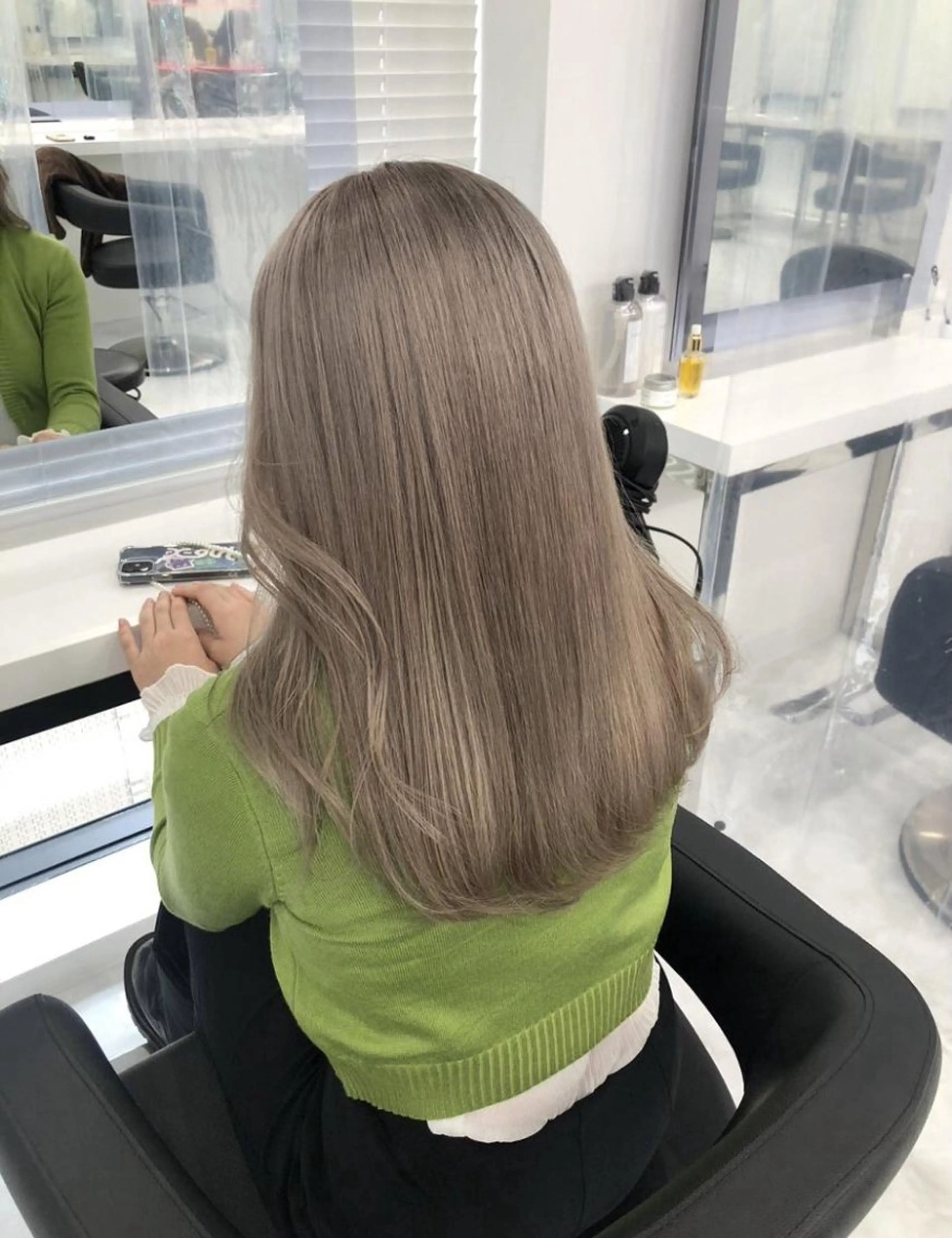 ロング ヘアカラー トリートメント ヘッドスパ ヘアセット 韓国ヘア/ブリーチ無 しWカラー/オリーブのヘアスタイル