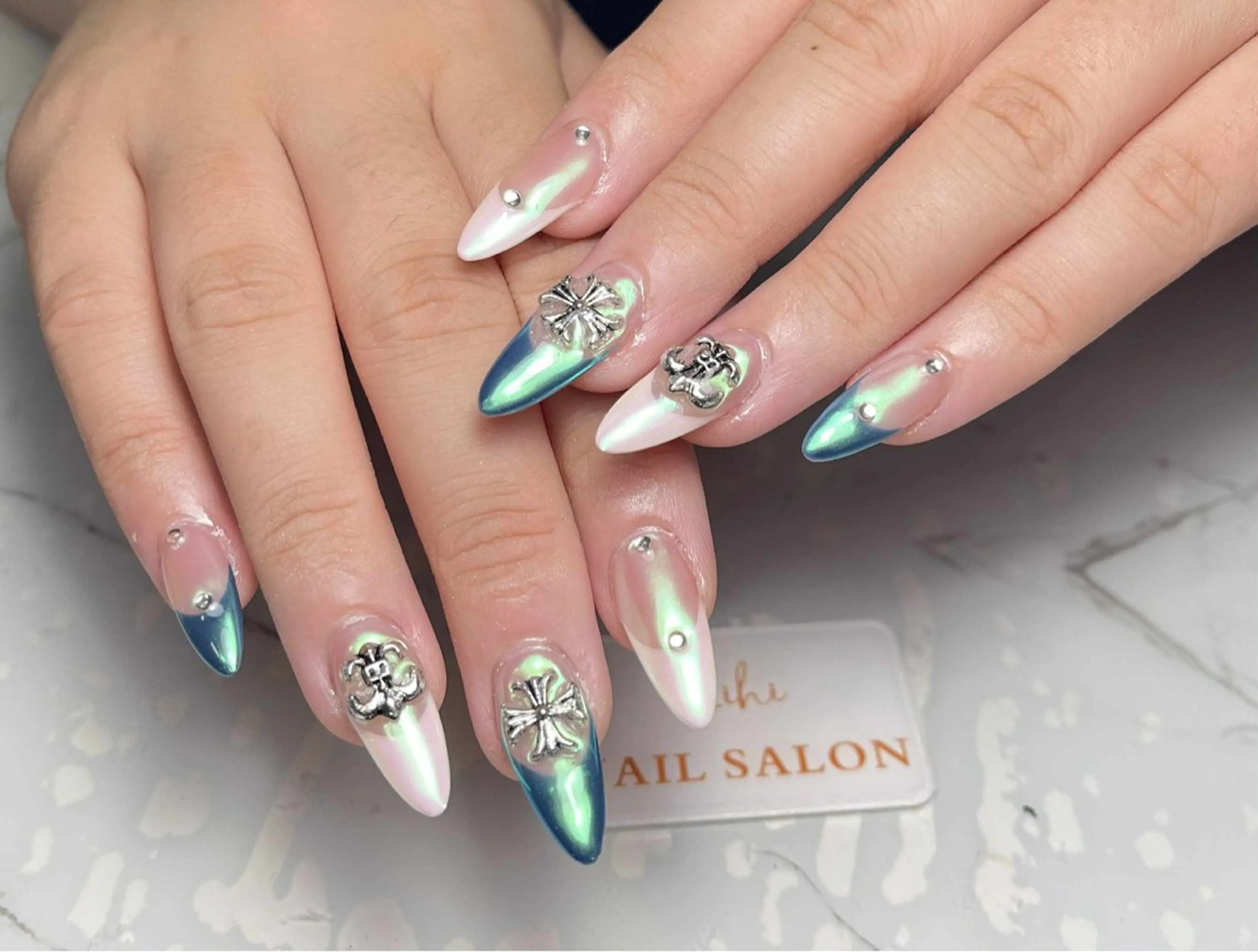 ネイル アートネイル フレンチネイル ジェルネイル グラデーション 韓国ネイル ハンドネイル 💕鈴木ユリ パラジェル/オフ無料のネイルデザイン