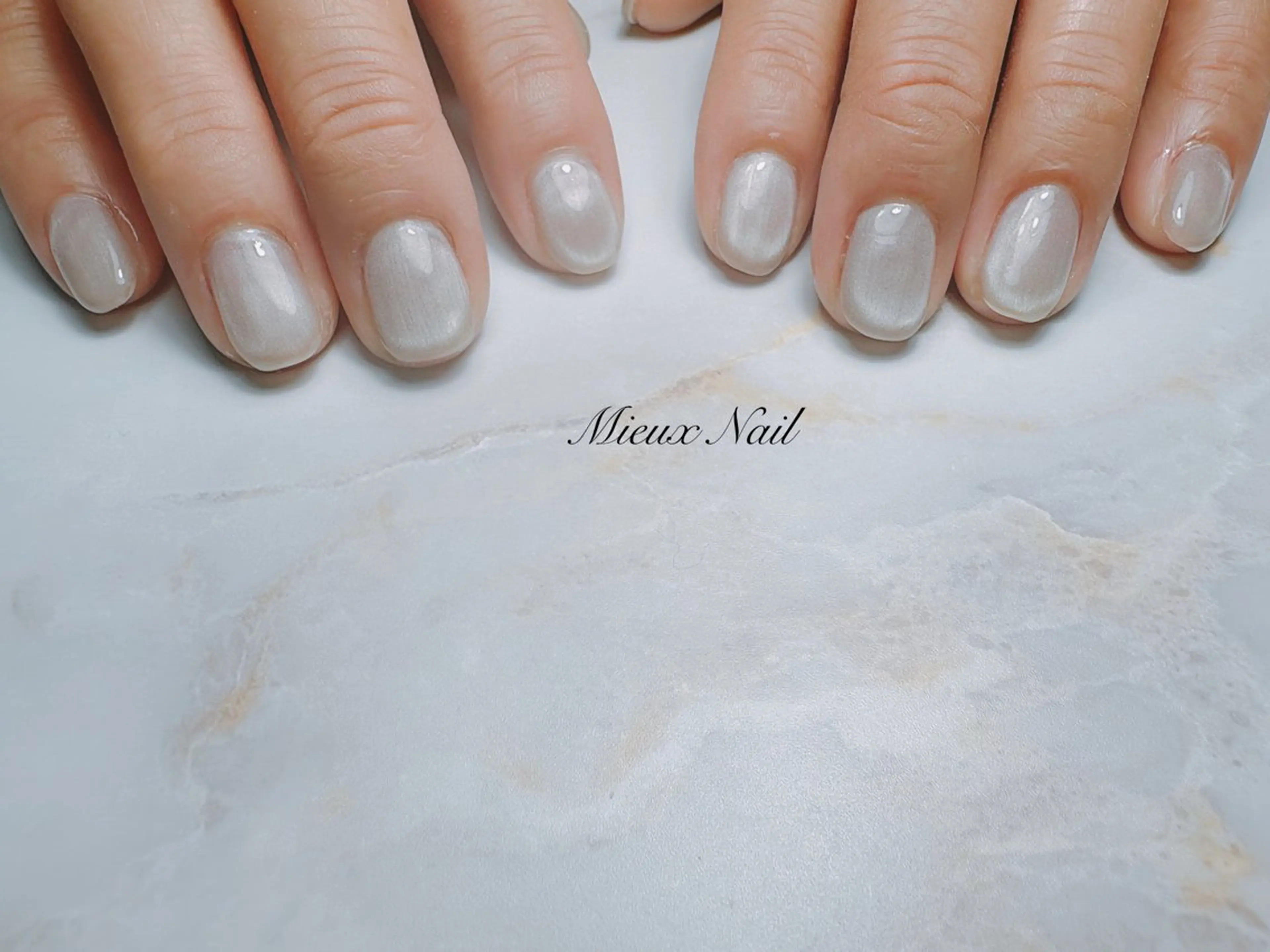 ネイル マグネットネイル シンプルネイル ホワイト ハンドネイル 市川 麻衣子のネイルデザイン
