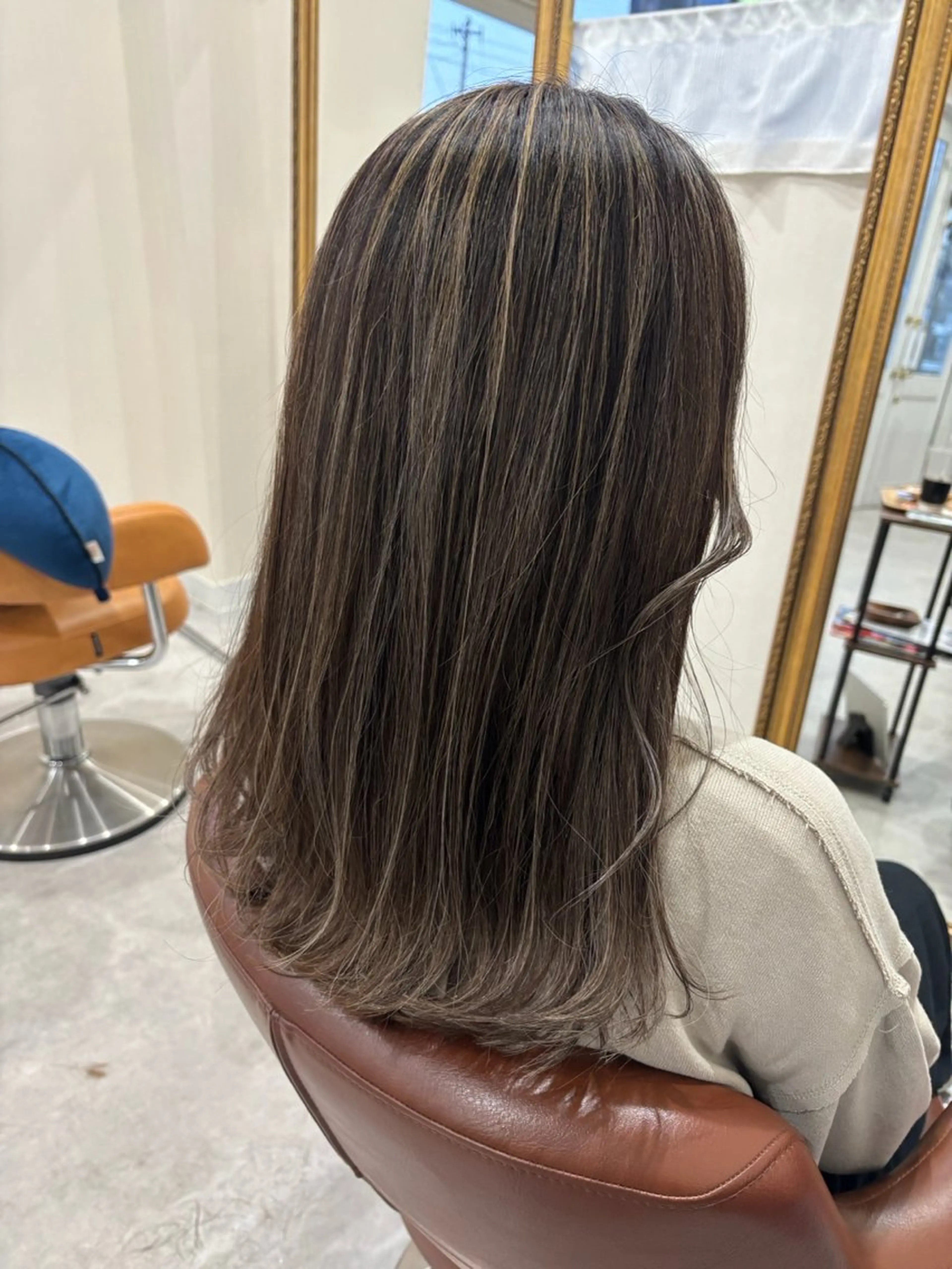 ロング カラー カット ヘアカラー 髪の家 tiki所属・髪の家 tikiのヘアスタイル