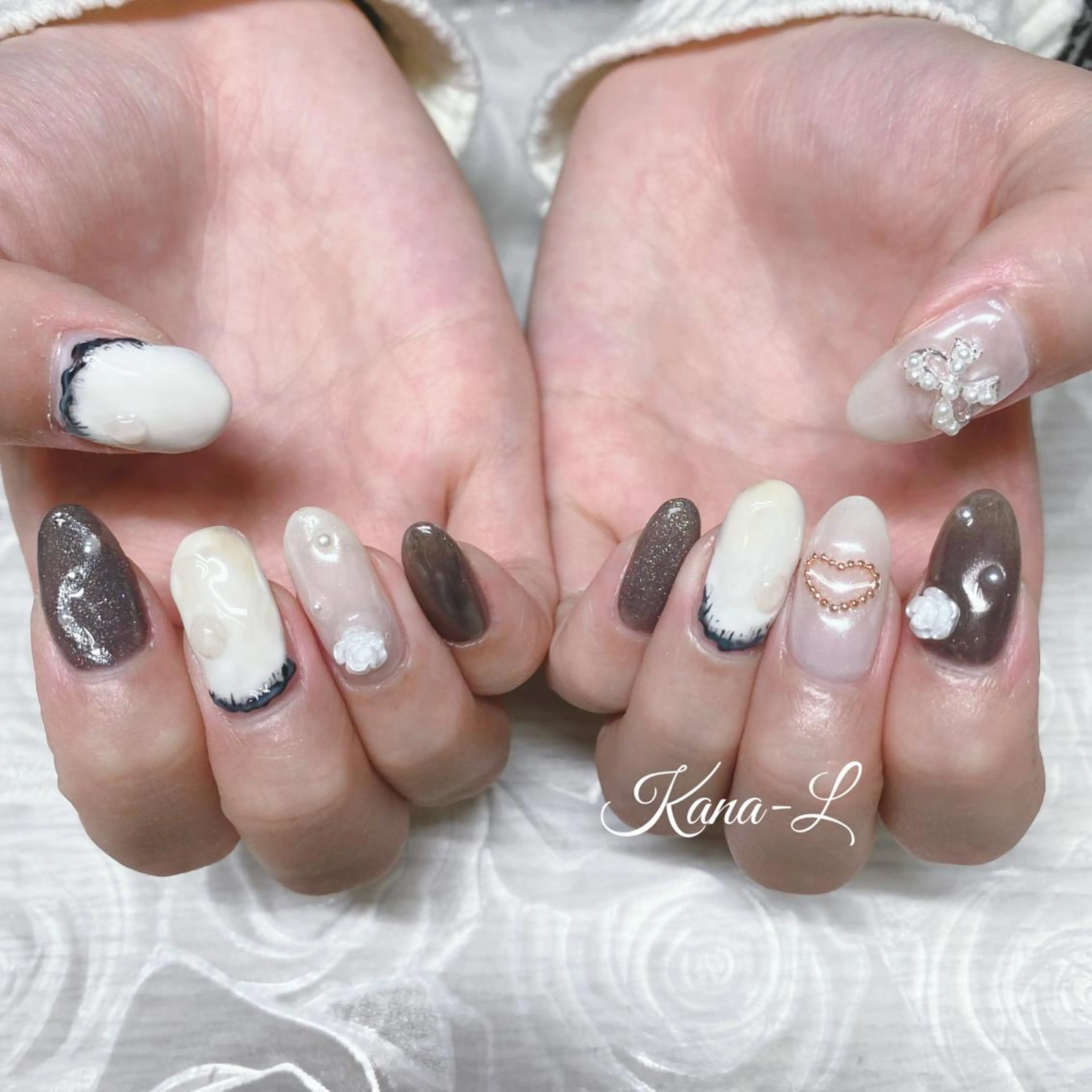 カラー ネイル ピンクカラー フラワーネイル ラメ(グリッター) ピンク リボン 芦辺 香奈のネイルデザイン