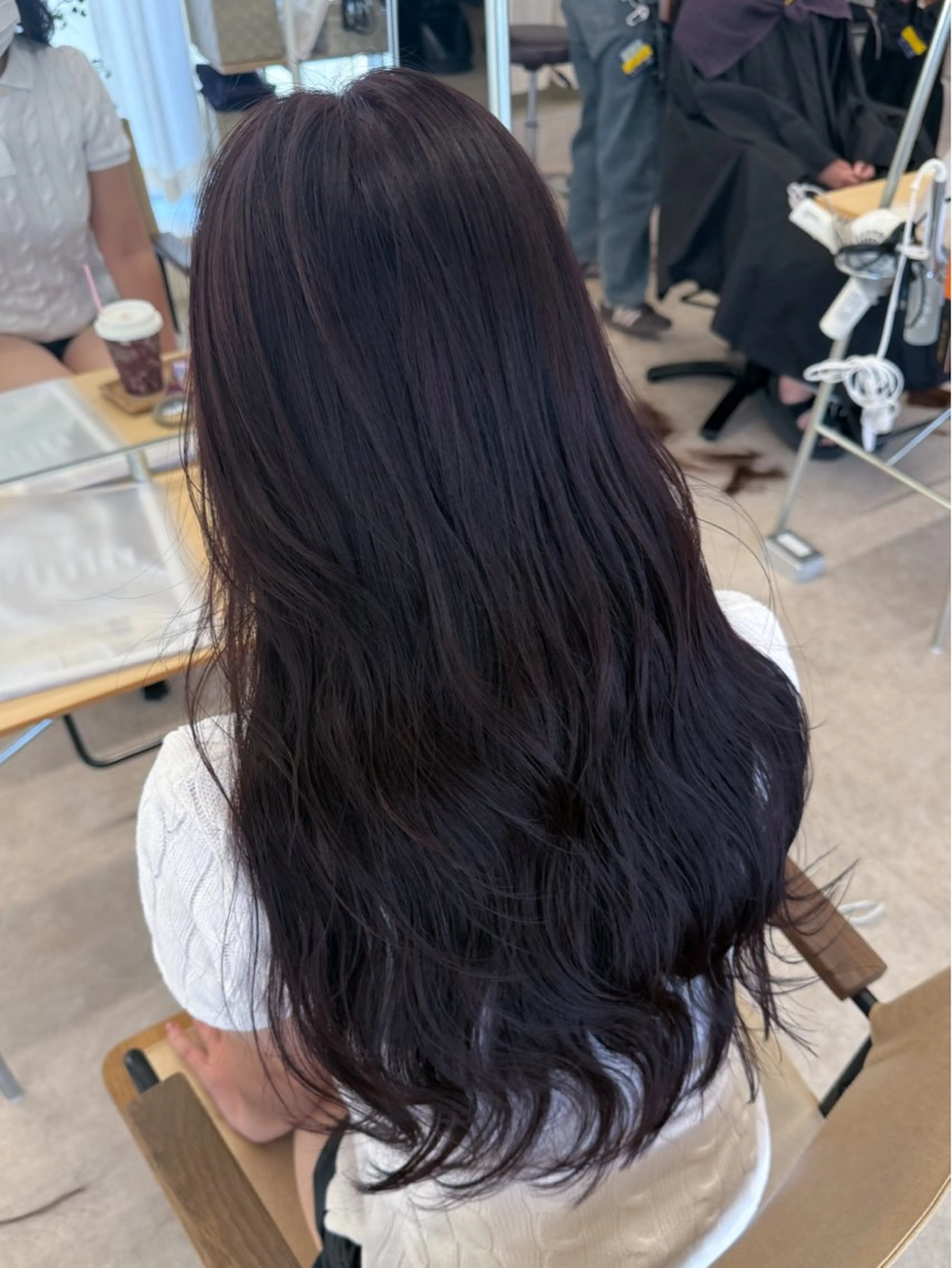 ロング カラー ボルドーカラー 辺見 葵のヘアスタイル