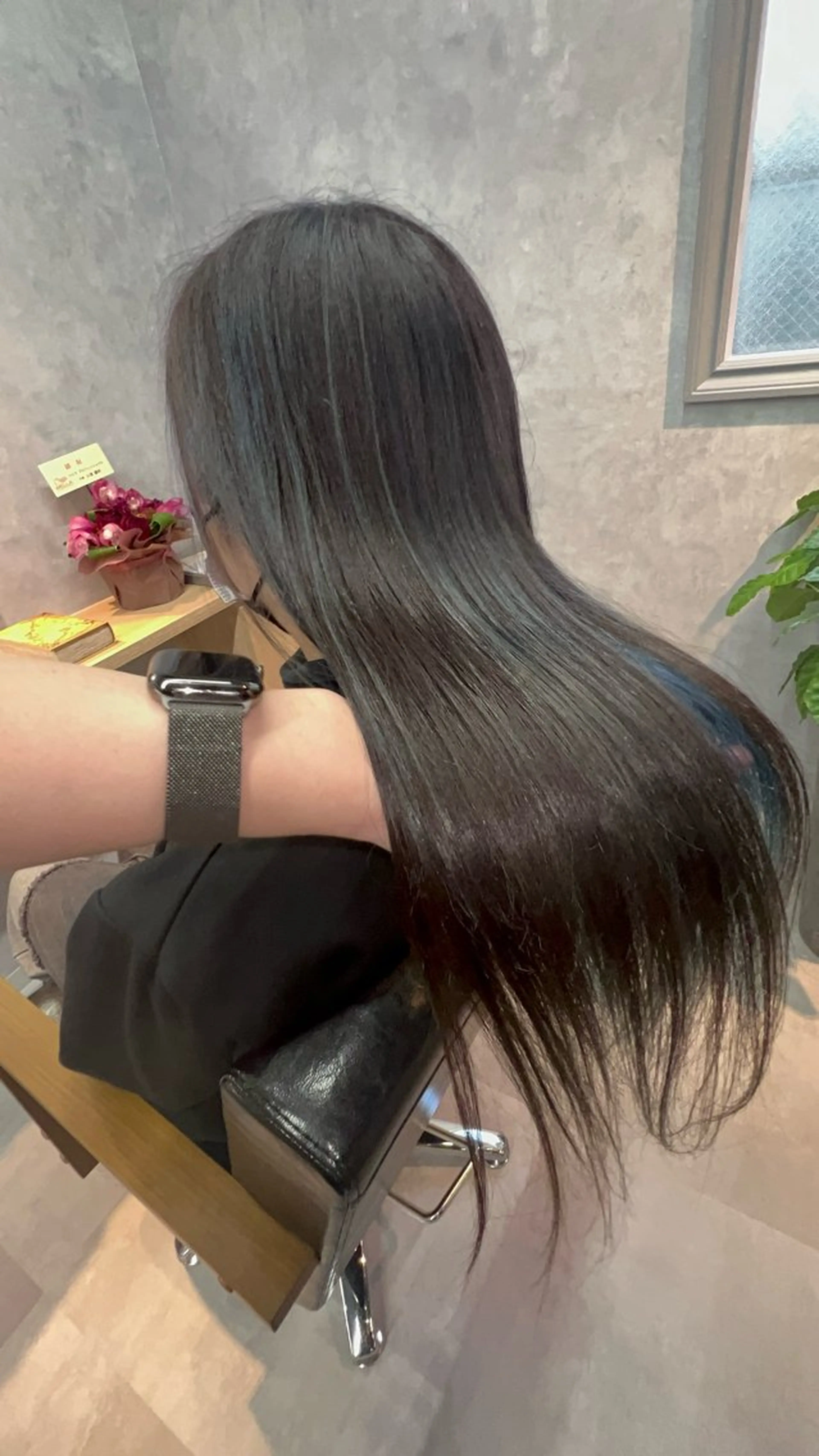 ロング motoトップカラー リスト/ブリーチカラのヘアスタイル