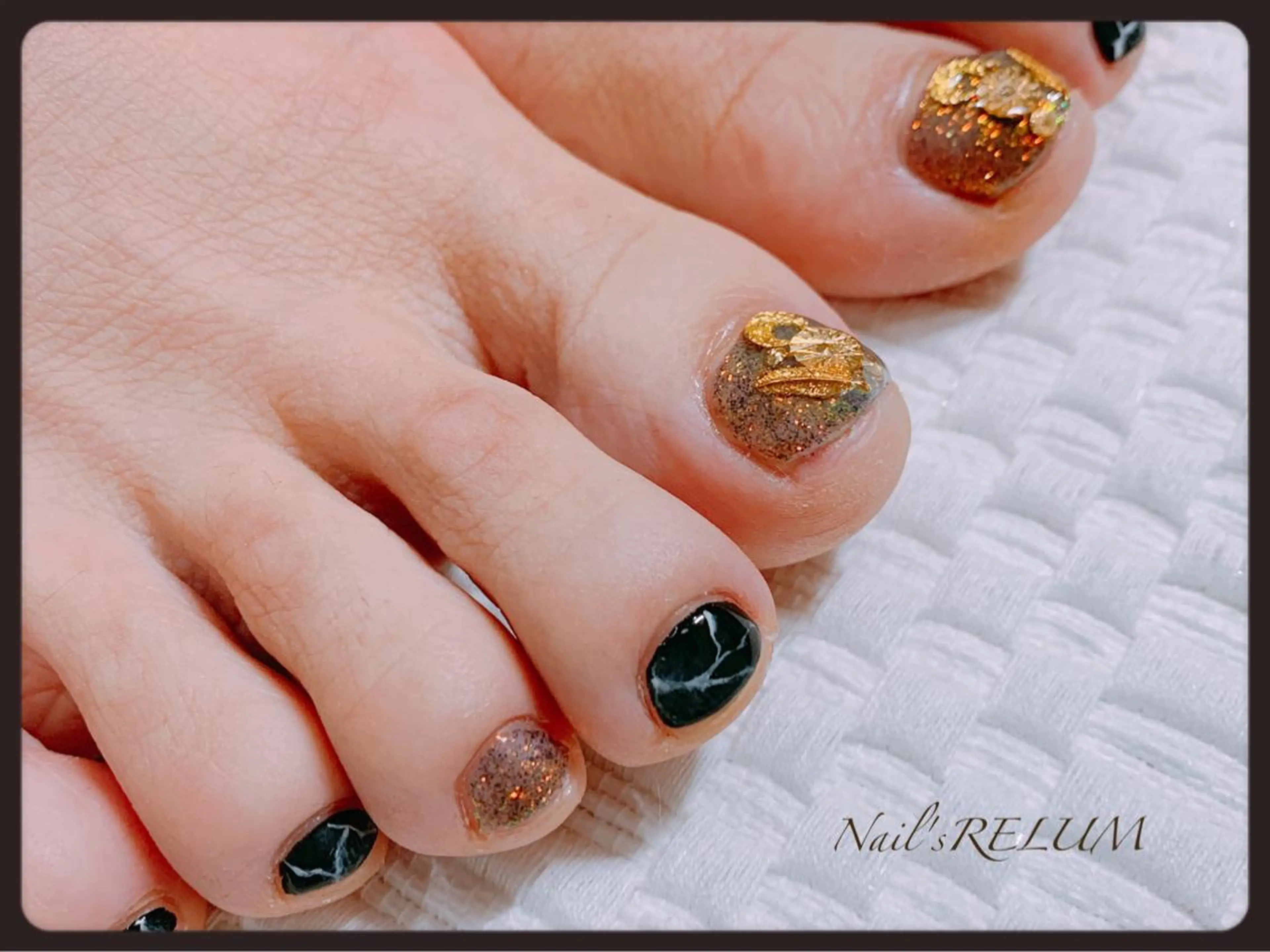 ネイル フットネイル THECOLORS所属・近貞 莉奈のネイルデザイン