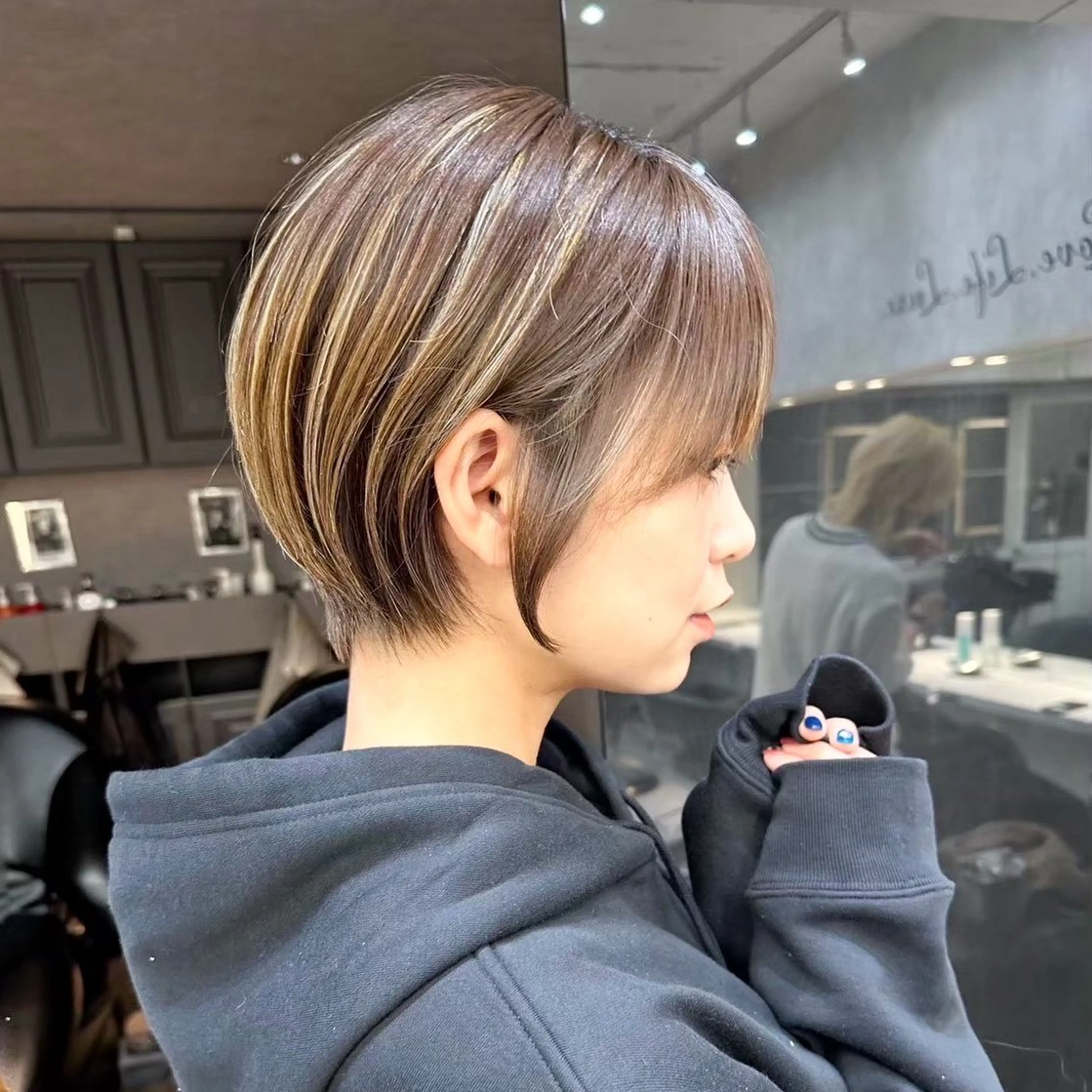 ショート ストンボブ/レイヤー 艶カラー💎ヒデジのヘアスタイル