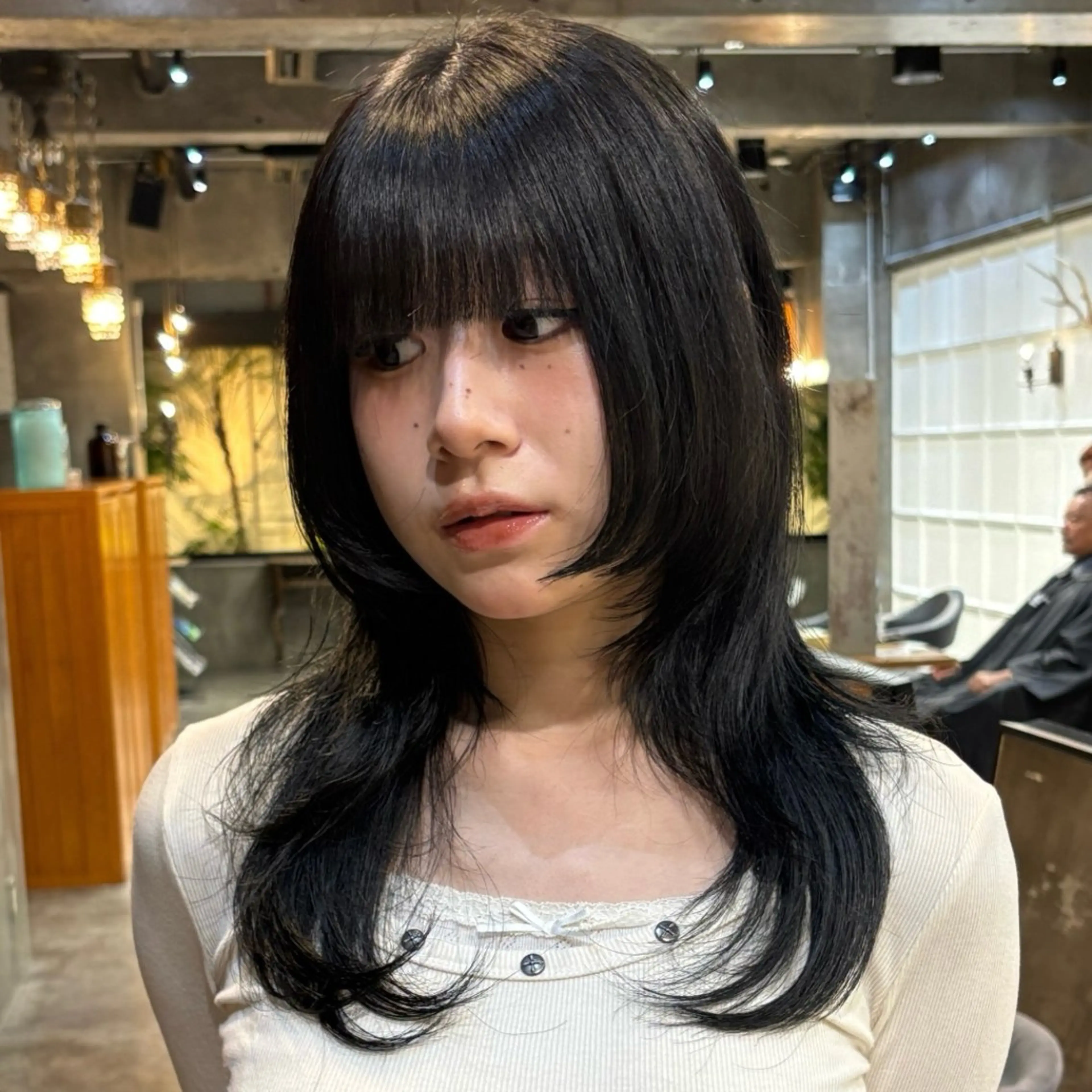 【期間限定ミニモ学割】レイヤーカット＋艶カラー＋高保湿TR〔レイヤー/ウルフ/顔まわり/ハッシュカット/学割〕の写真