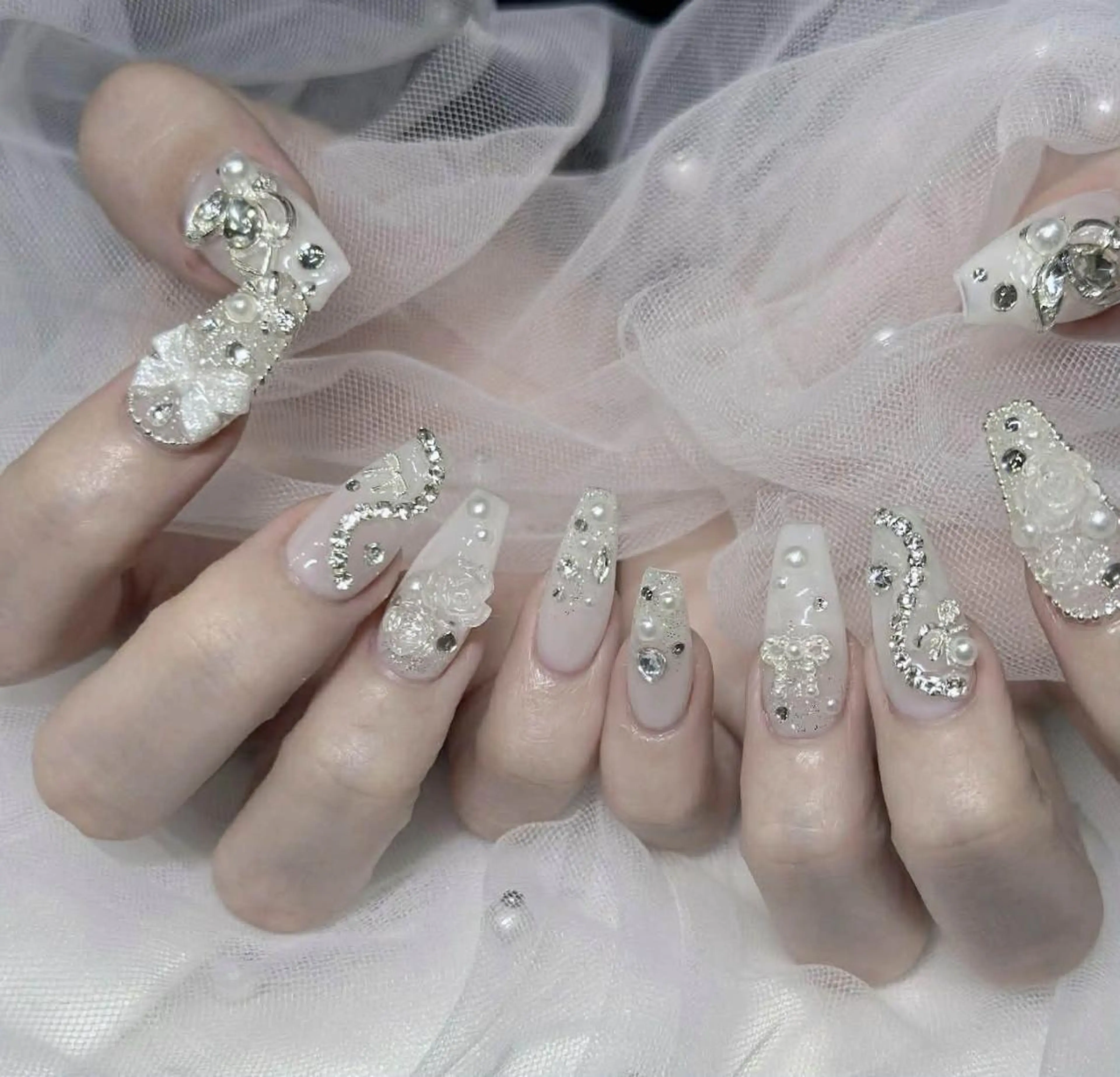 ロング カラー ベージュカラー グラデーションカラー ピンクカラー 韓国風ヘア Bling Salonのネイルデザイン