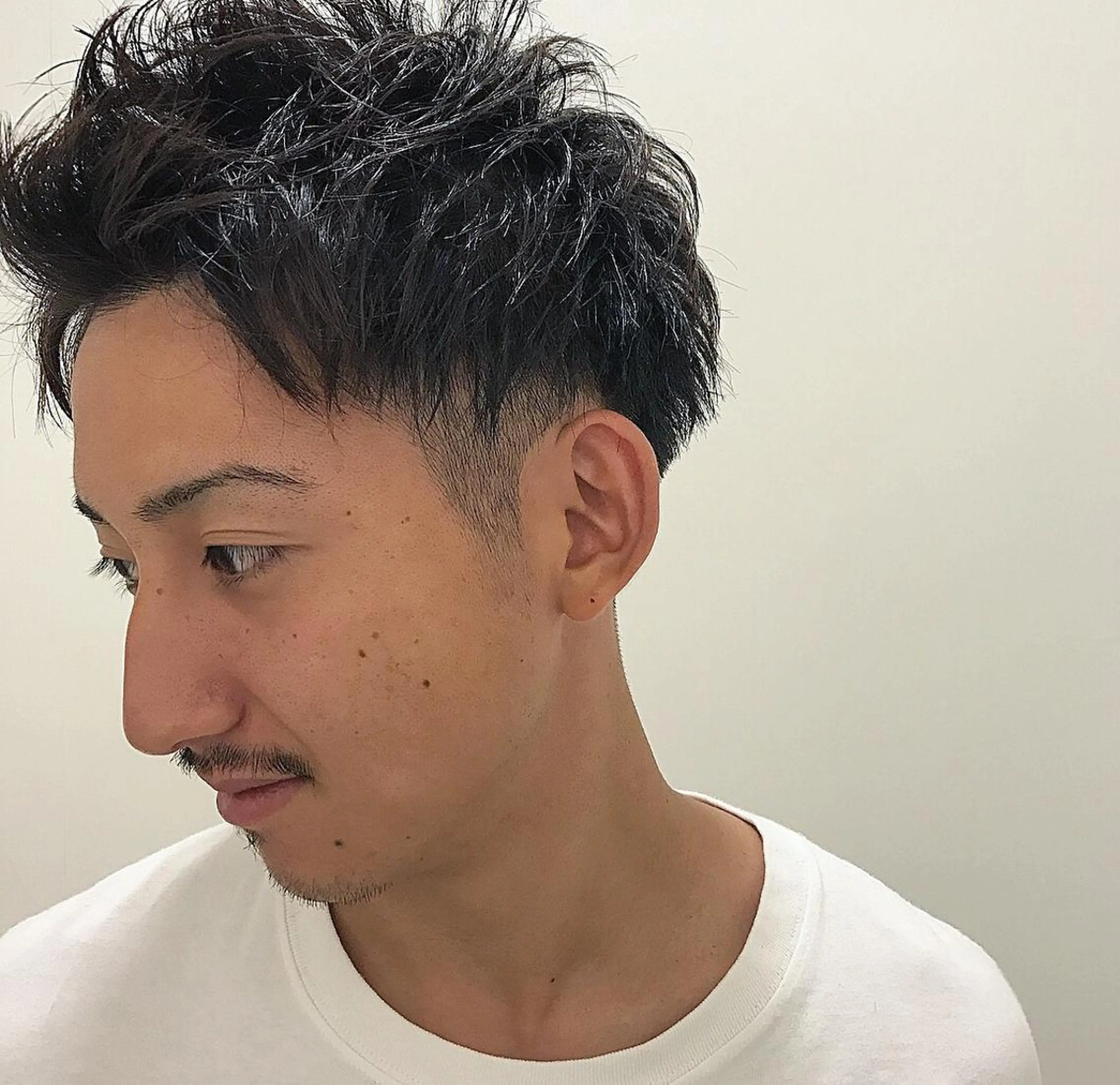 ショート カラー パーマ メンズ 平内 賢人のヘアスタイル
