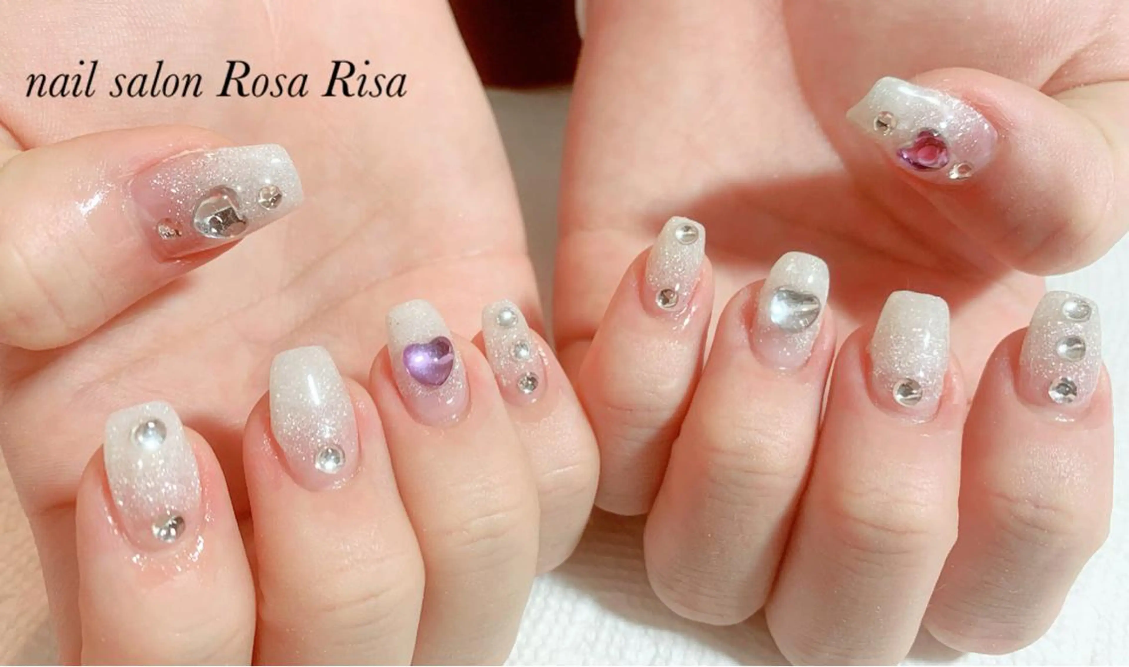 ミディアム ネイル ハート ハンドネイル ネイルスタジオ シェイクユアハンズのネイルデザイン