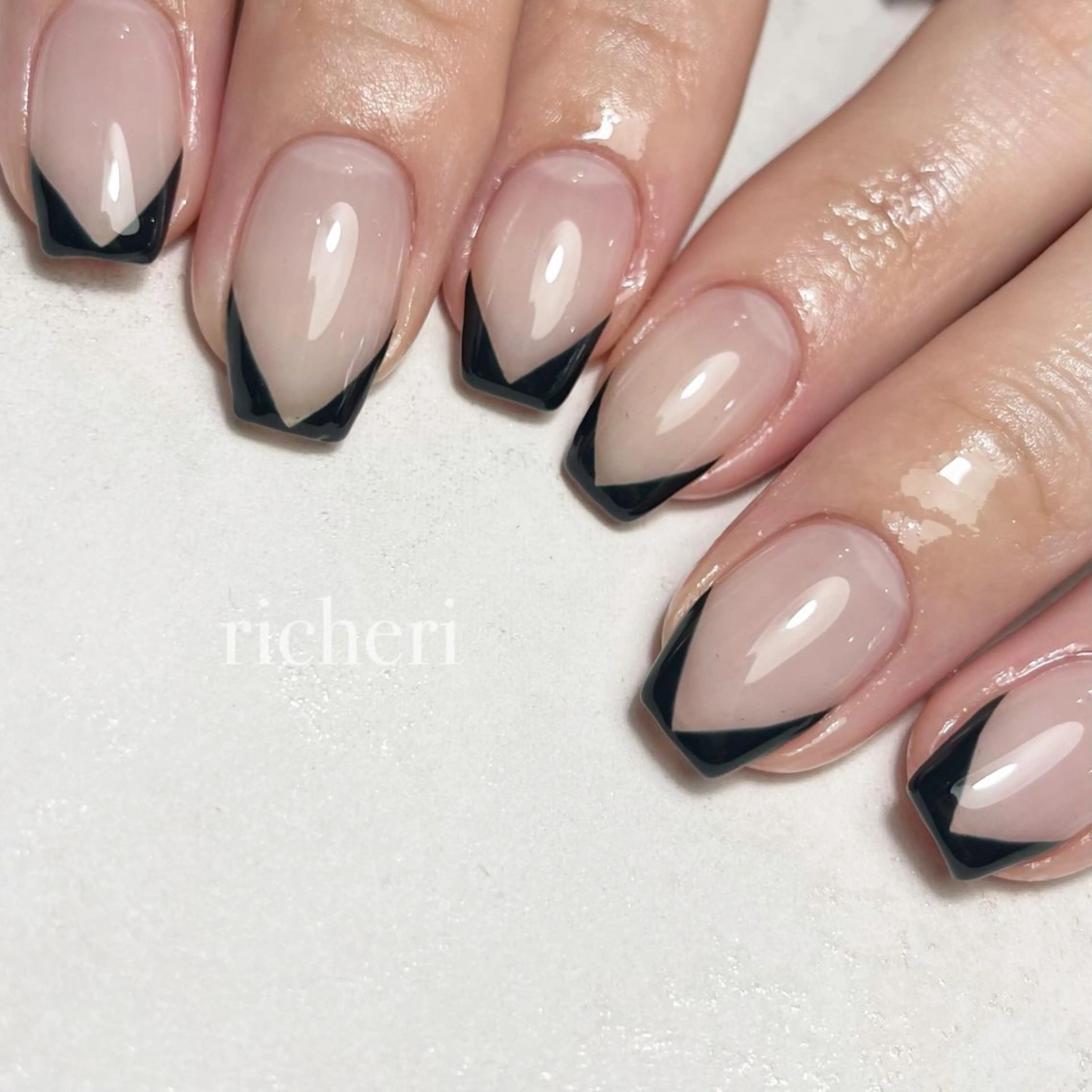 ミディアム ネイル ハンドネイル richeri beautyのエステ・リラクイメージ