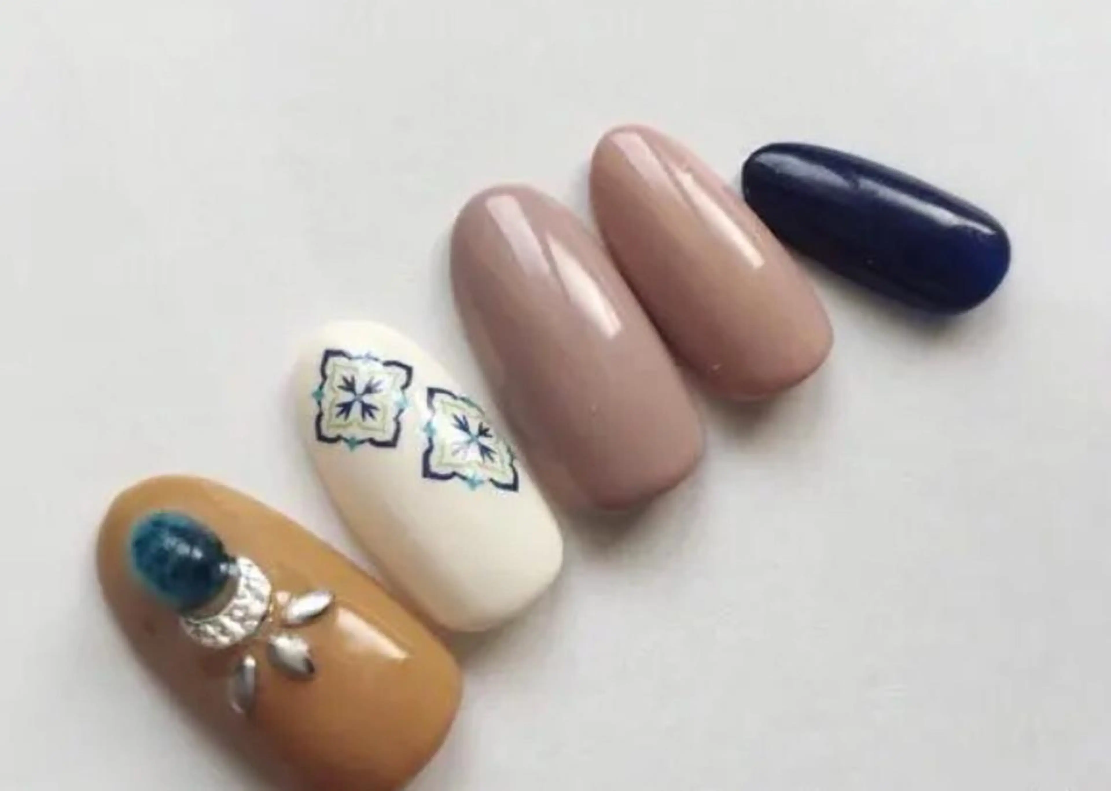 ネイル ハンドネイル ゲン レイカのネイルデザイン