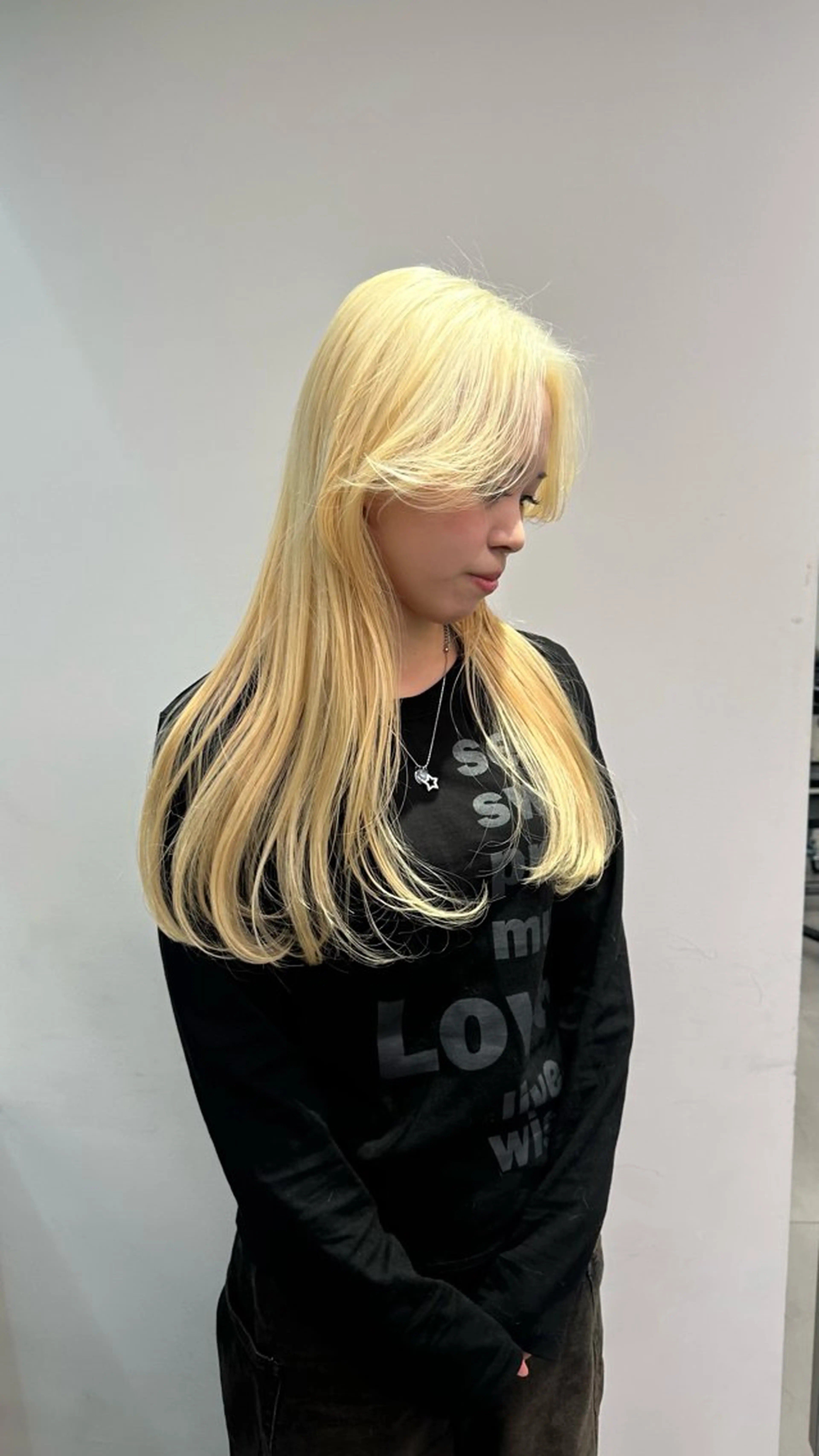 ロング カラー ブリーチ 抜きっぱなしブロンド ブロンド ハイトーンカラー ブリーチなしカラー REINA☁️透明感 カラー/ぷつっと♡のヘアスタイル