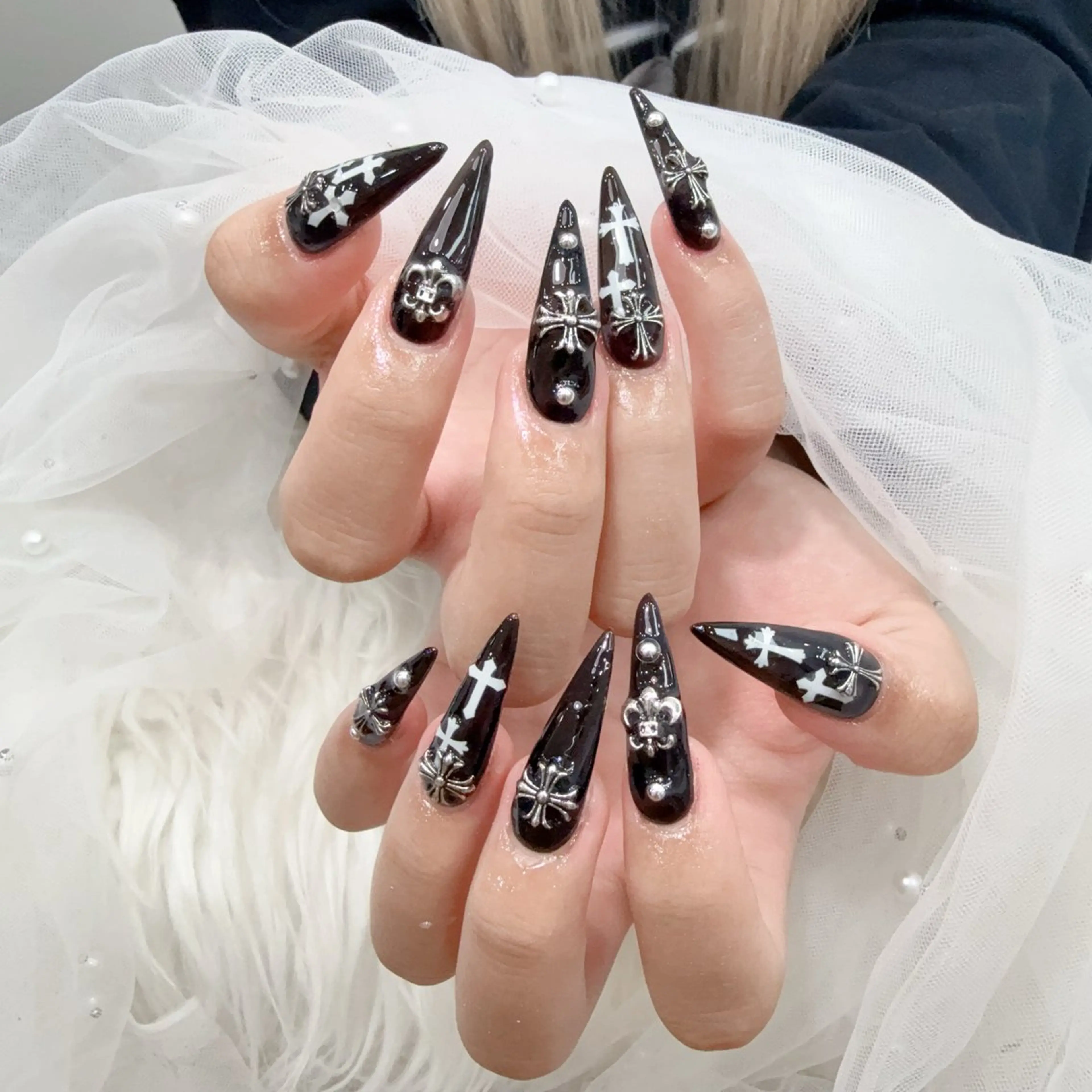 ネイル フットネイル ジェルネイル キラキラネイル マグネットネイル 持ち込み ハンドネイル Diamond  Salon所属・Hain Hainのネイルデザイン