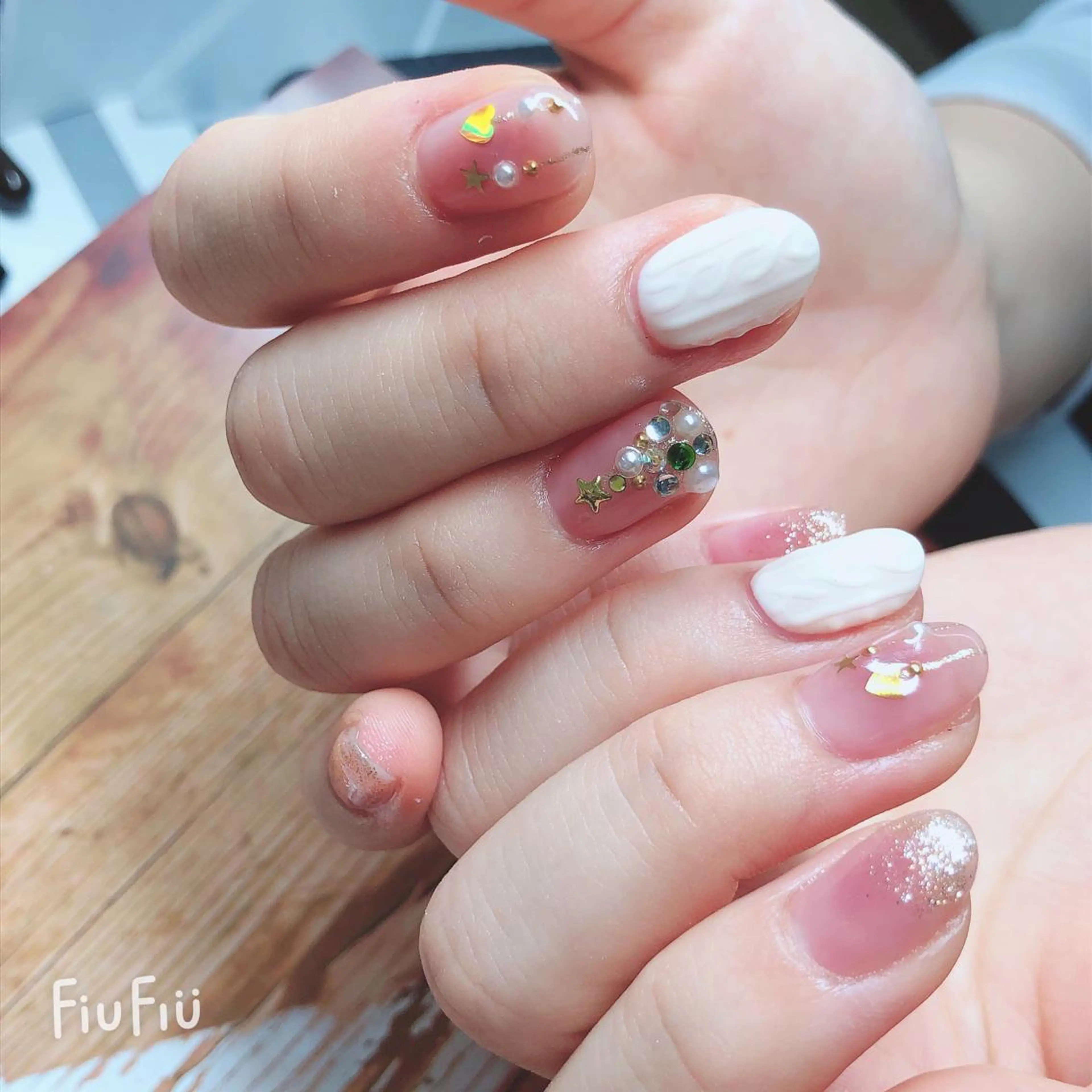 ミディアム カラー メンズ ネイル ハク キのネイルデザイン