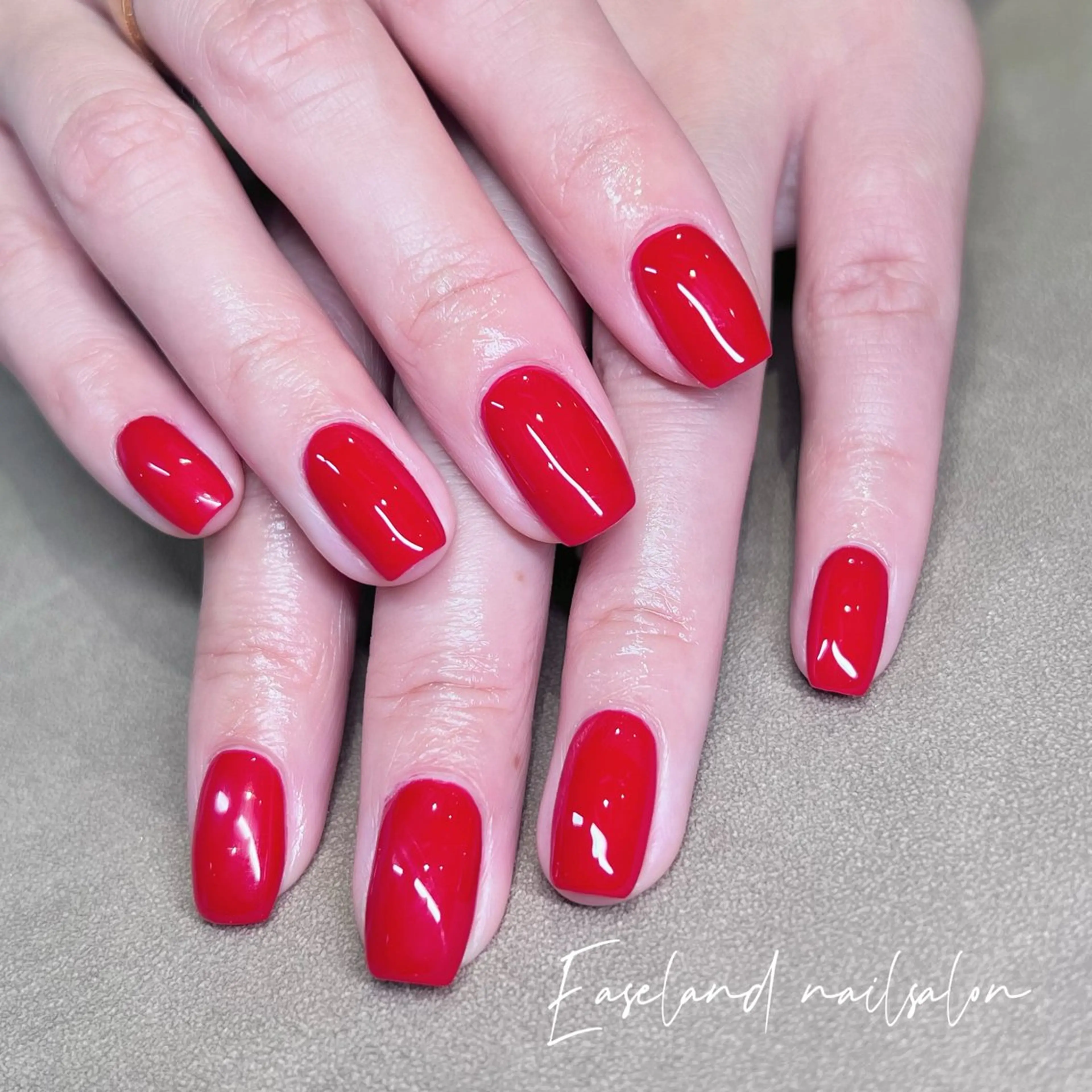 ネイル ワンカラーネイル 赤色 ハンドネイル EaseLand所属・Ease Landのネイルデザイン