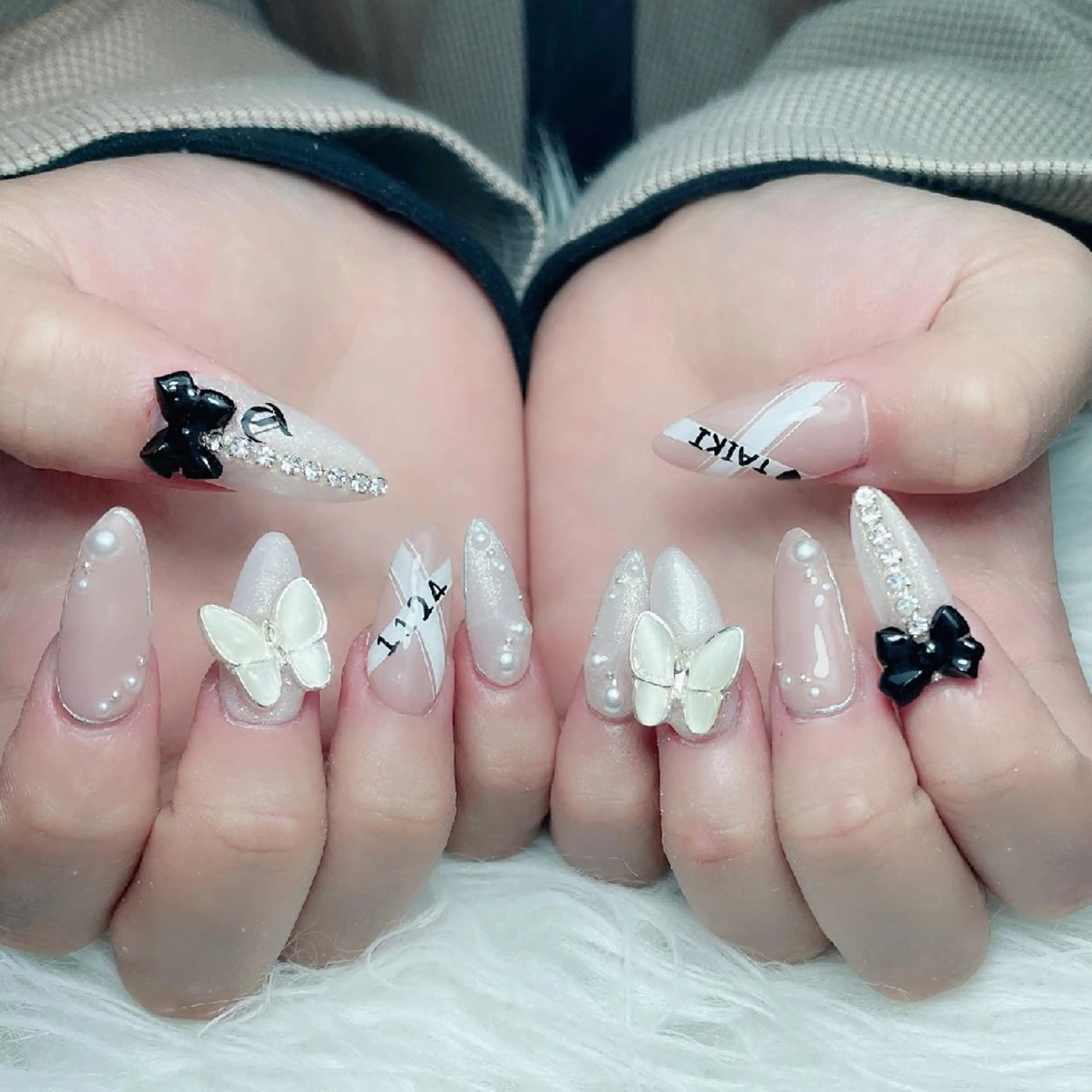 ネイル クリアネイル フラッシュネイル フラワーネイル グラデーション キラキラネイル NailPrincess所属・princess スカルプ専門店のネイルデザイン