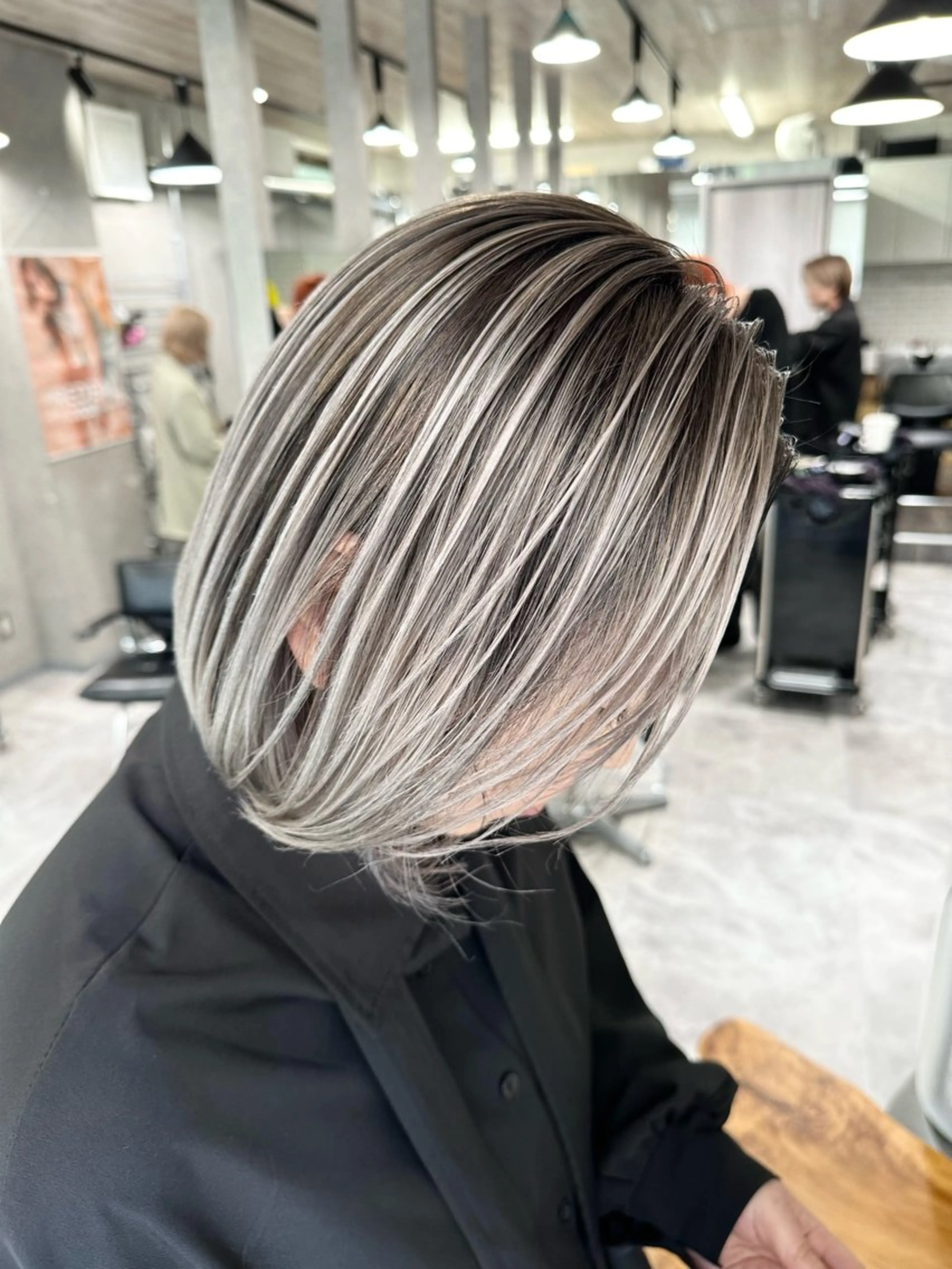 ショート カラー りょうへい/ 全頭ブリーチ/渋谷のヘアスタイル