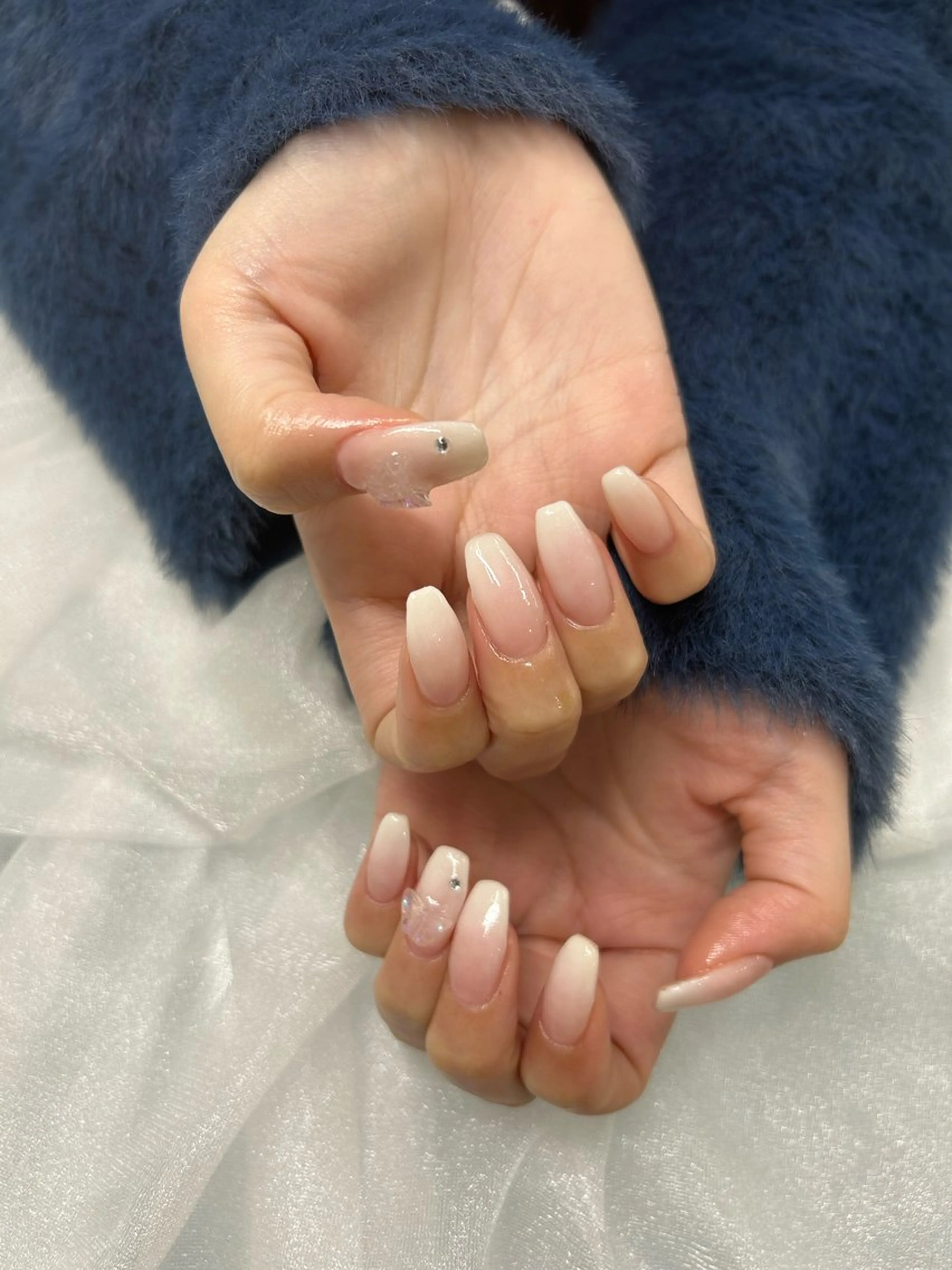 ネイル グラデーション ホワイト 加藤 楓子のネイルデザイン