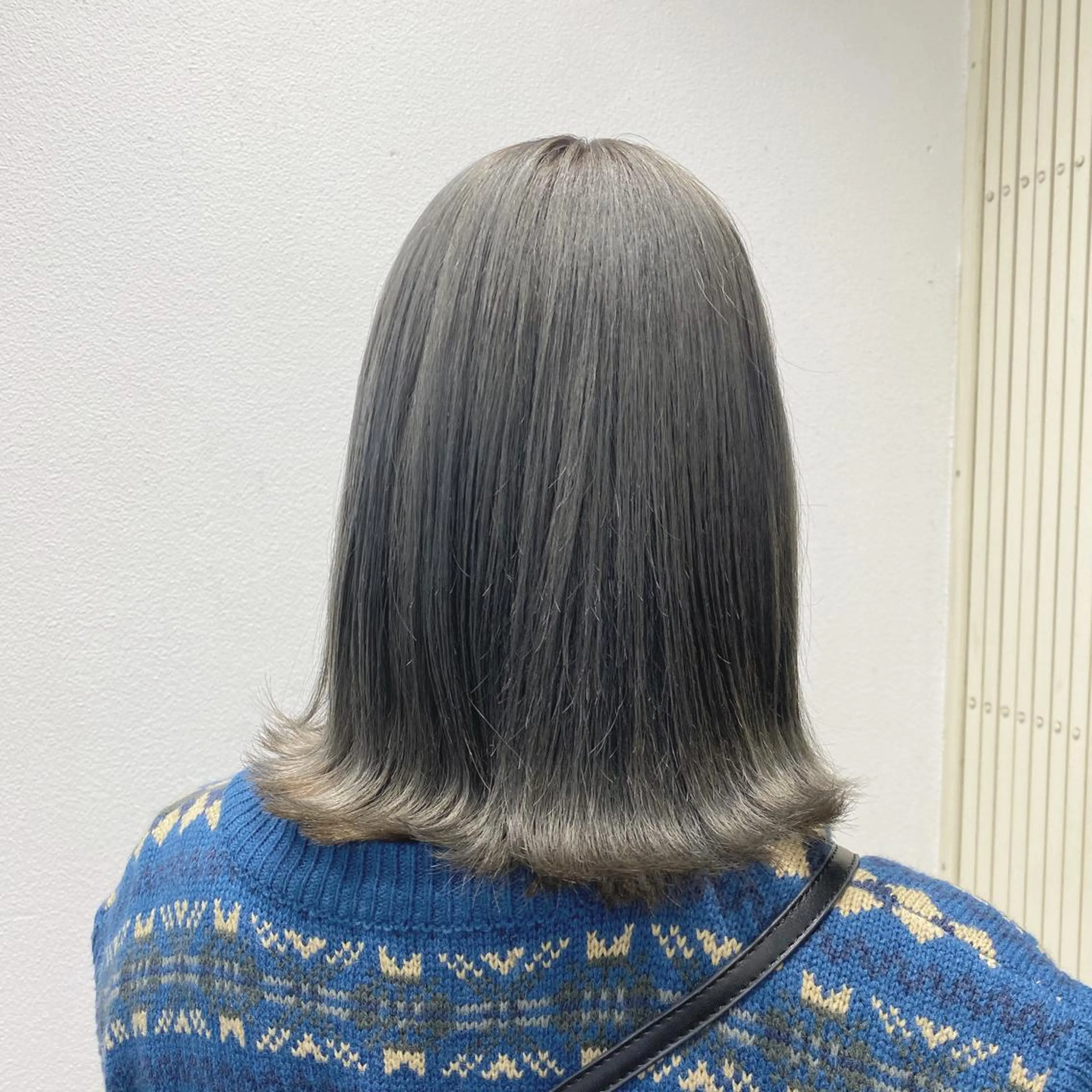 ミディアム maya レイヤーカットのヘアスタイル