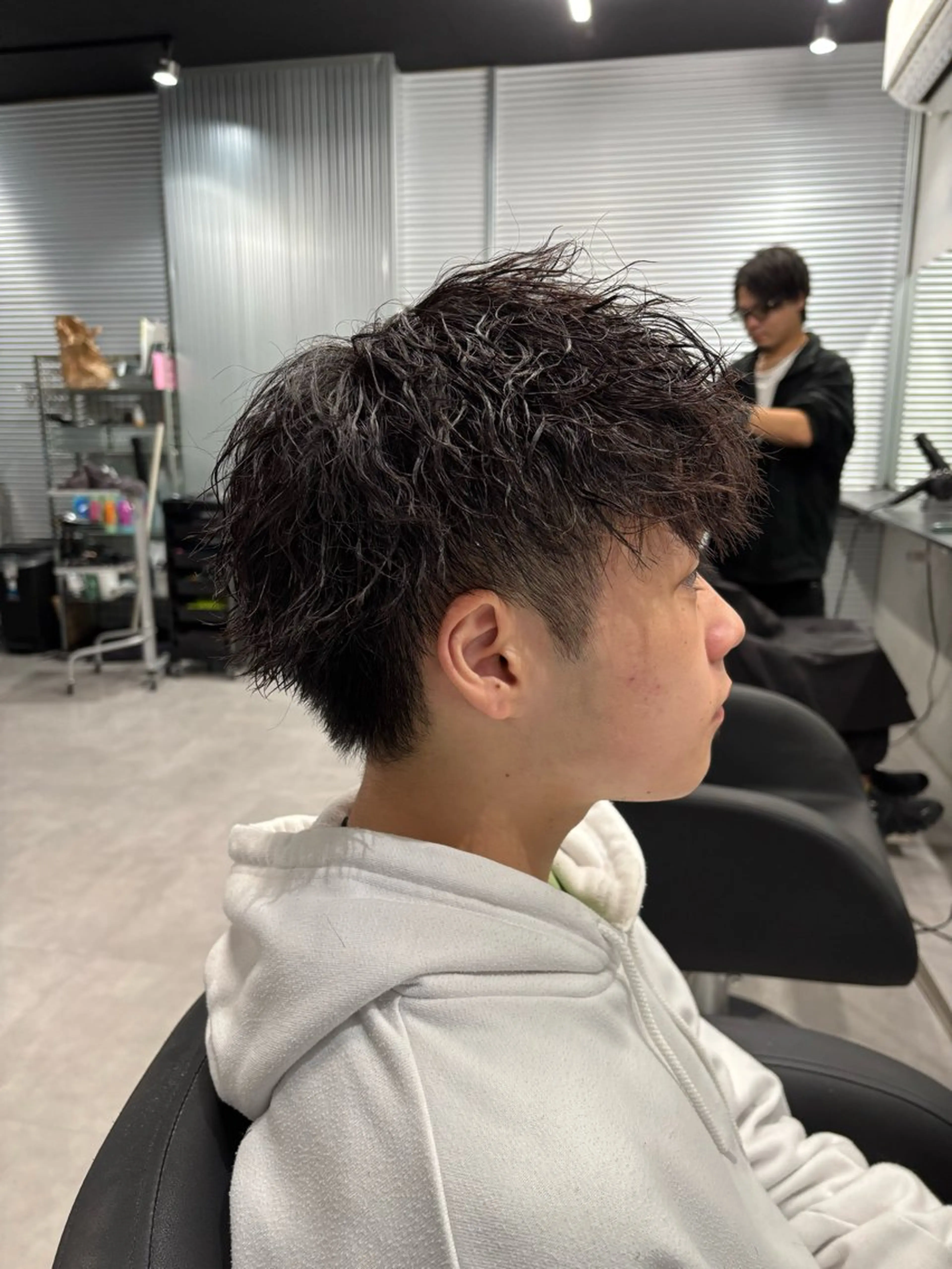 ショート パーマ メンズ メンズパーマ ツイストスパイラルパーマ スパイラルパーマ 波巻き/ツイスパ/ 短髪/鈴木俊也のヘアスタイル