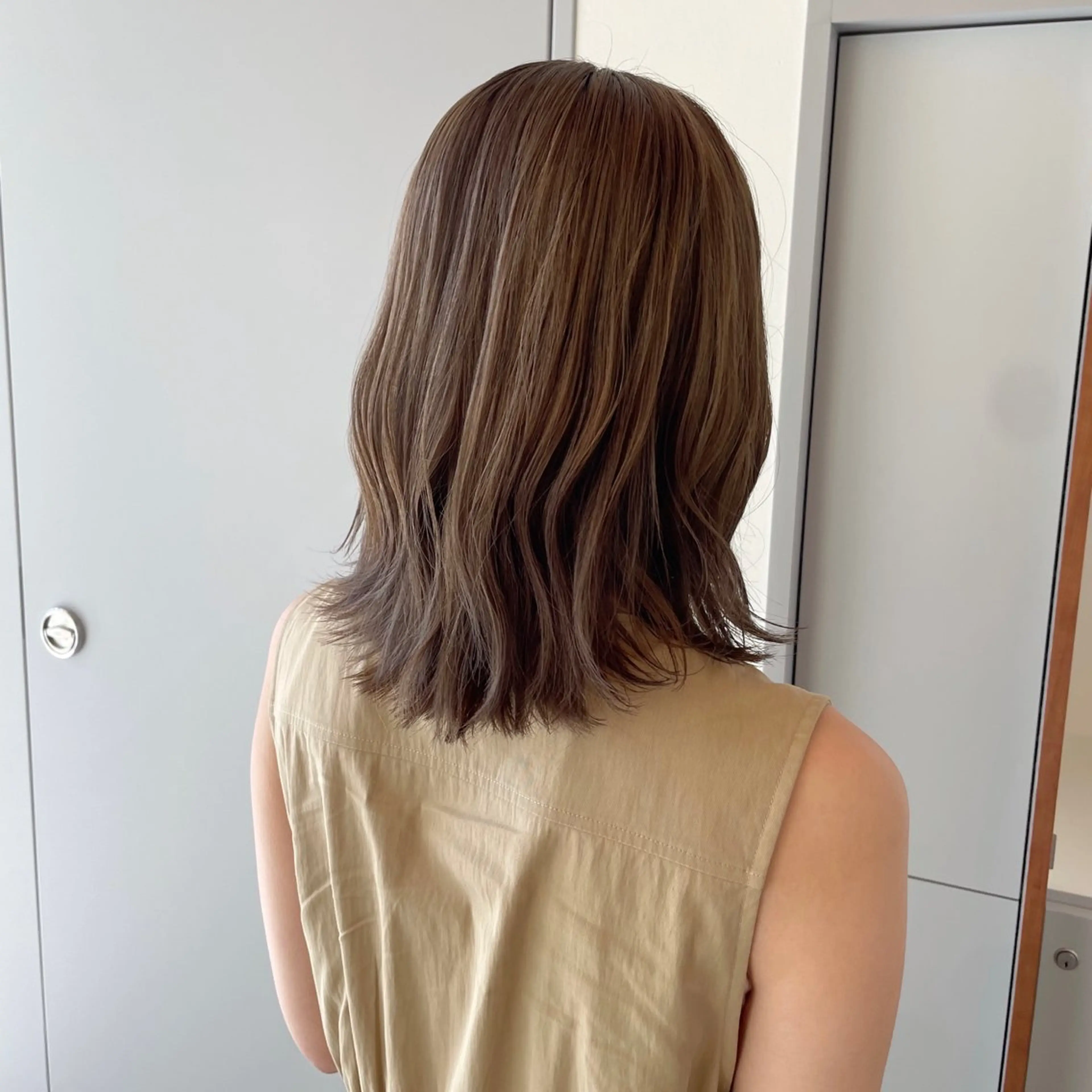 セミロング カラー ベージュカラー ブリーチ 透明感カラー ダブルカラー ミルクティーベージュ ヘアカラー トリートメント ブリーチ/レイヤー 🌻Mutsumiのヘアスタイル