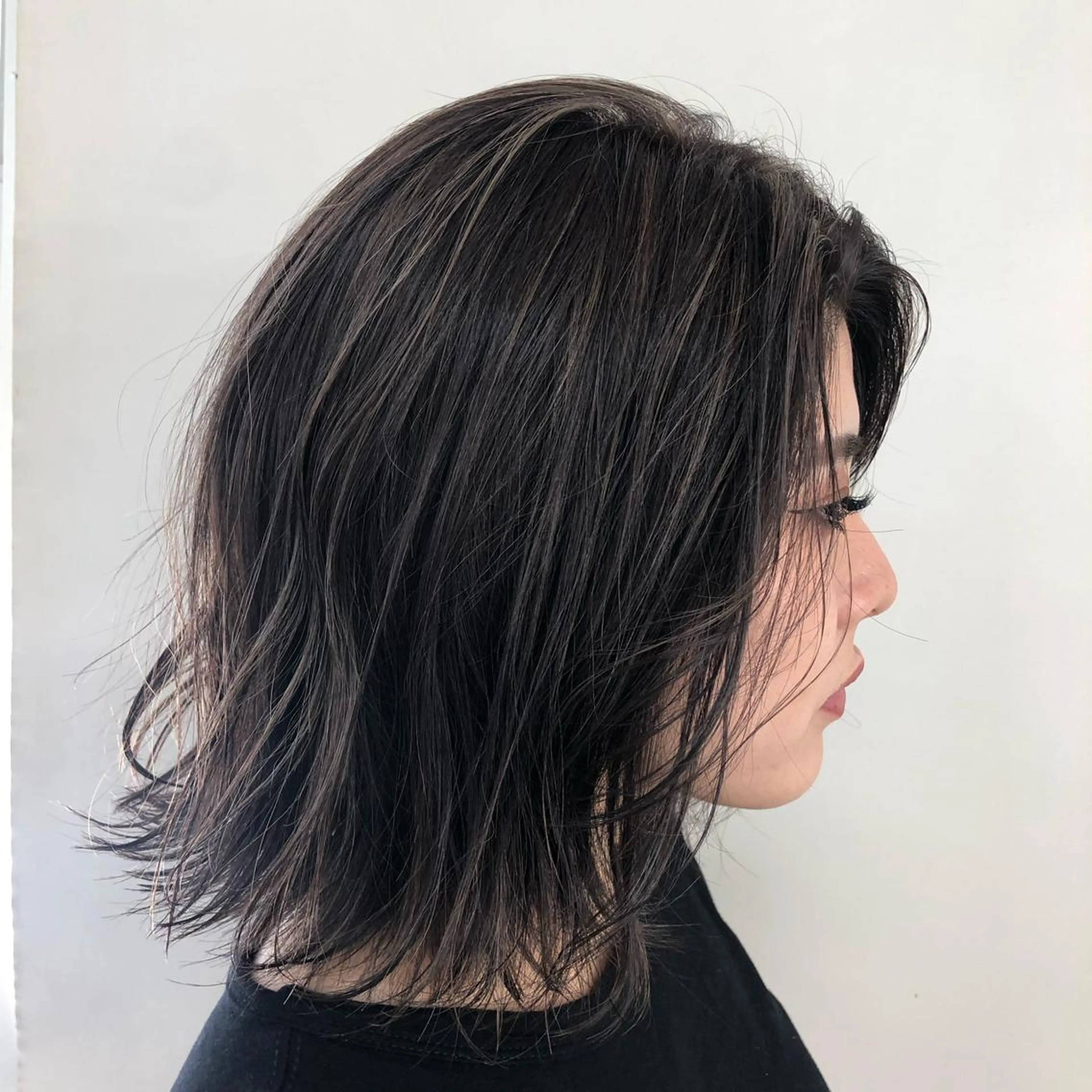 ミディアム カラー ヘアカラー トリートメント エクステ ハイトーン 💭黒崎ハルカのヘアスタイル