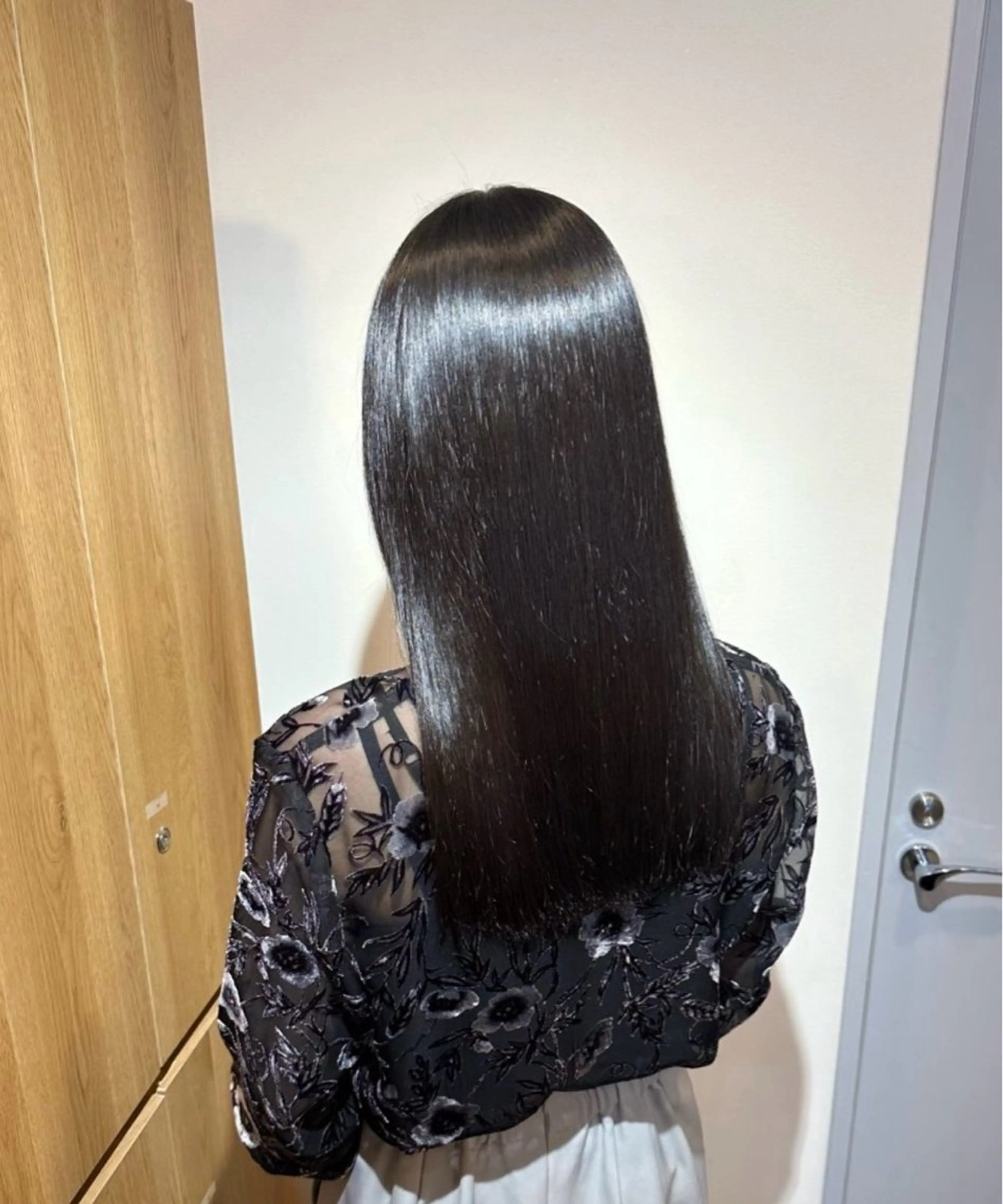 セミロング カット 縮毛矯正 ✨ブリーチなしカラー グレージュSHUTOのヘアスタイル