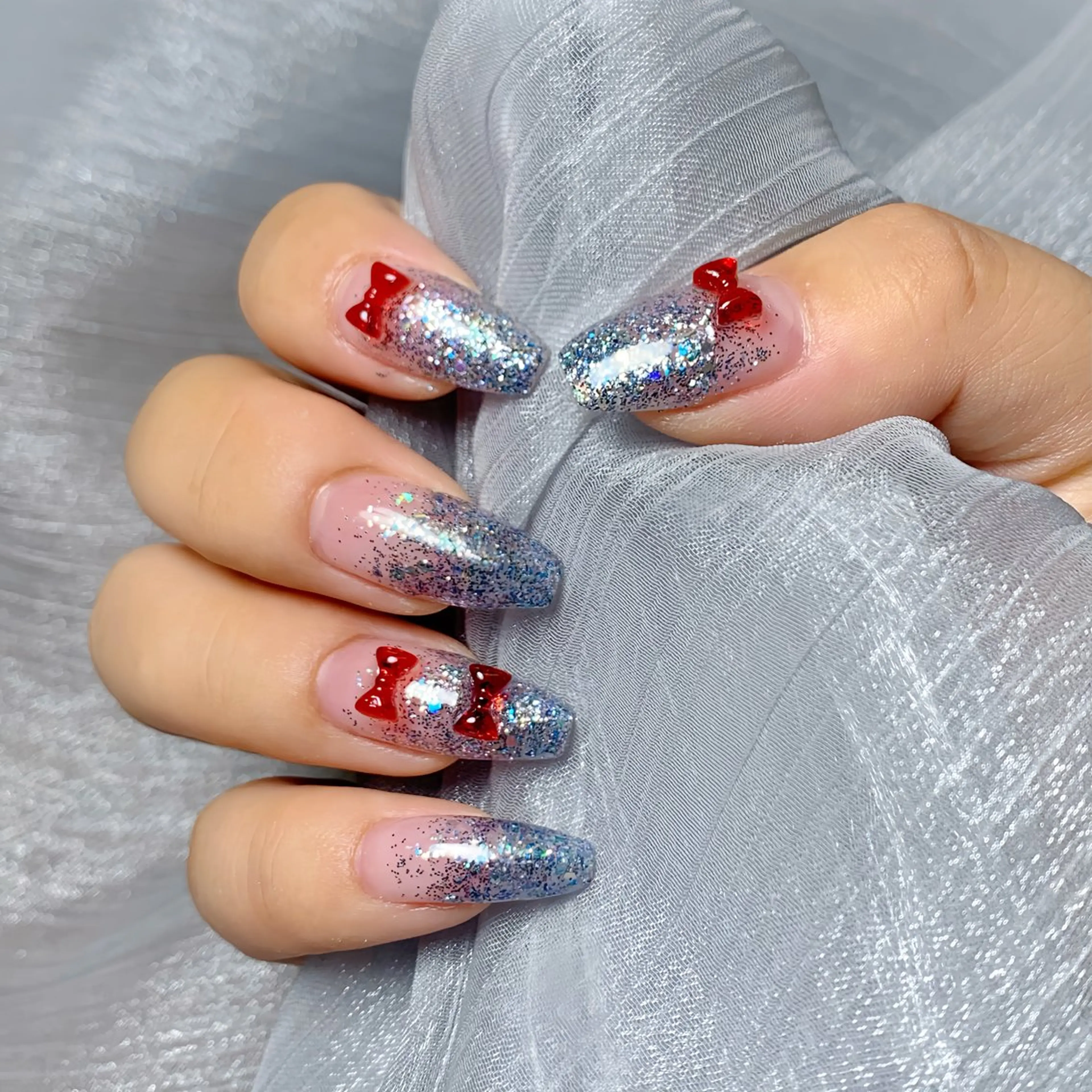 ネイル ブルー グラデーション キラキラネイル 韓国ネイル 水色 ハンドネイル なつみ wooのネイルデザイン