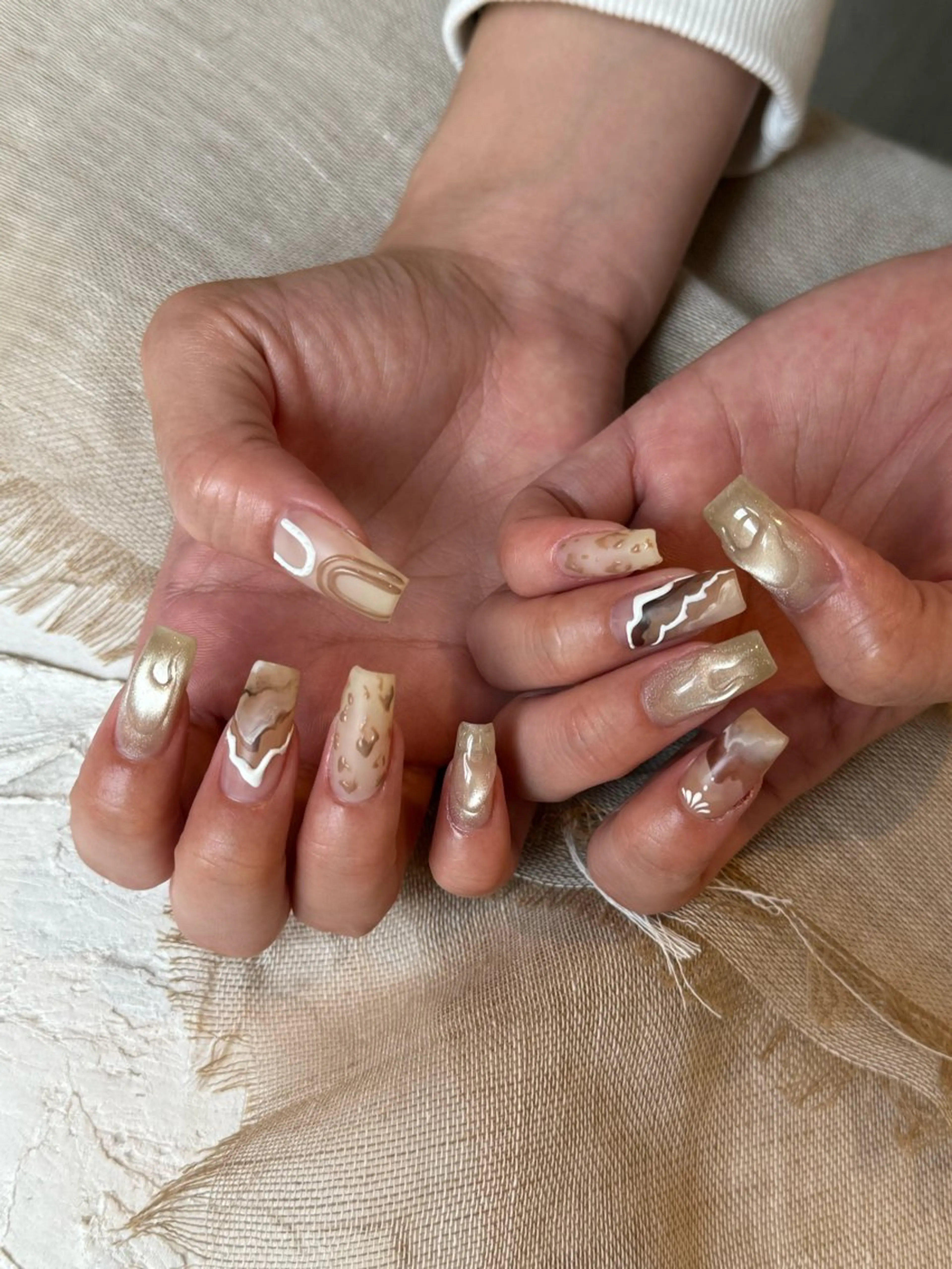 ネイル アートネイル ブラウン マットネイル ハンドネイル chipieee MAIKAのネイルデザイン