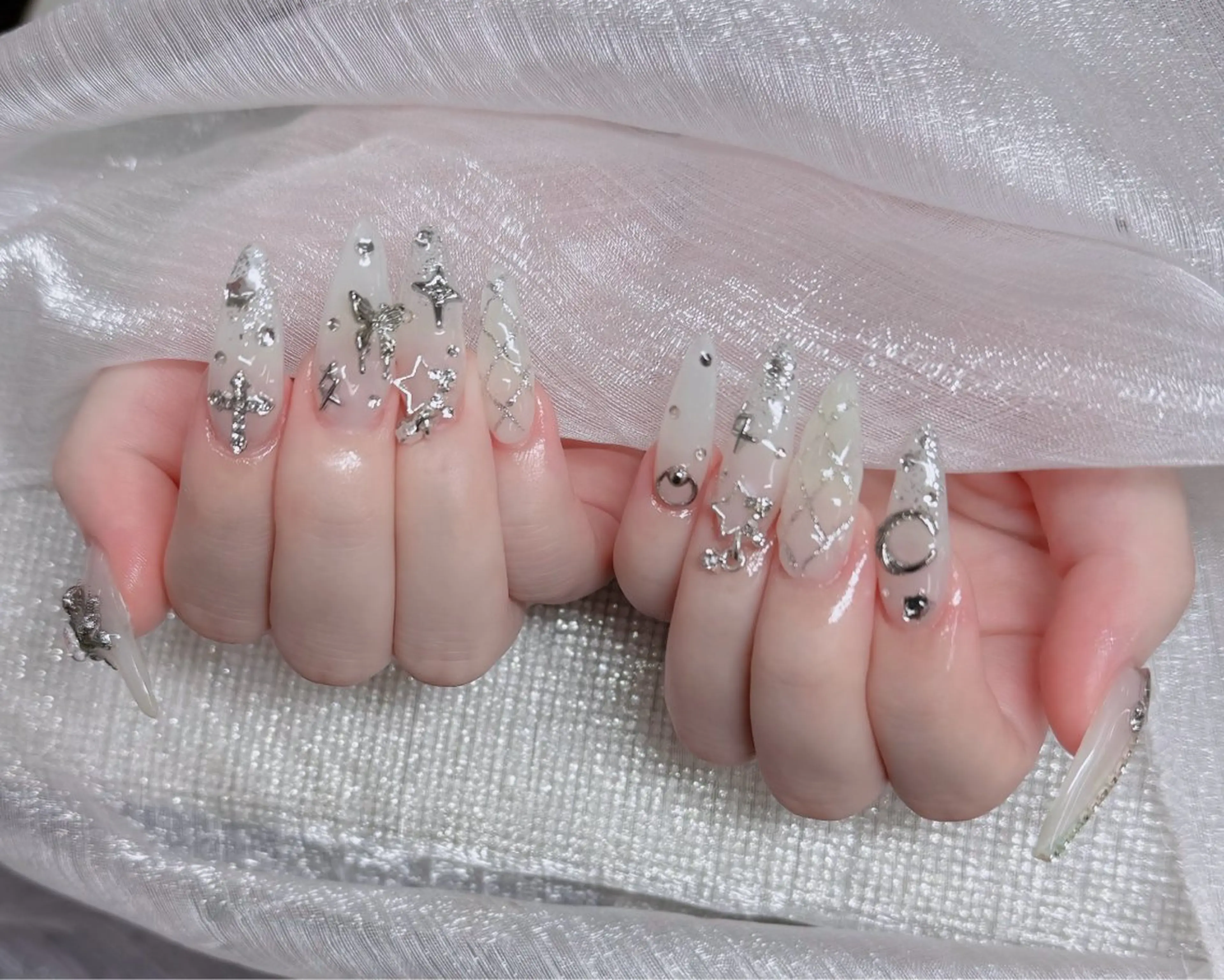 ネイル フレンチネイル ジェルネイル ガラスフレンチ ハロウィン ハート H.baby Nail Salonのネイルデザイン