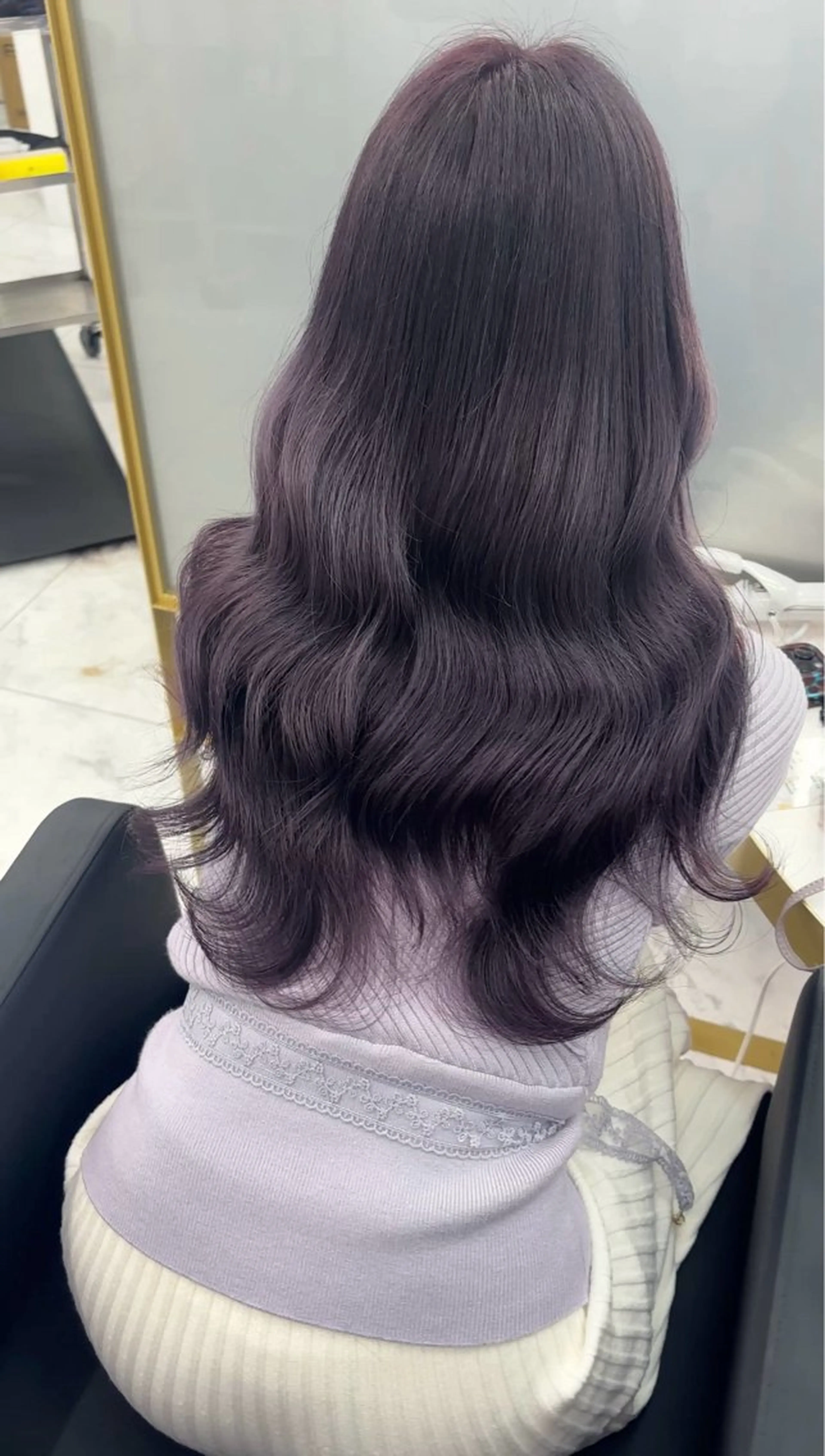 ロング ラベンダーカラー /巻き/WAKANAのヘアスタイル