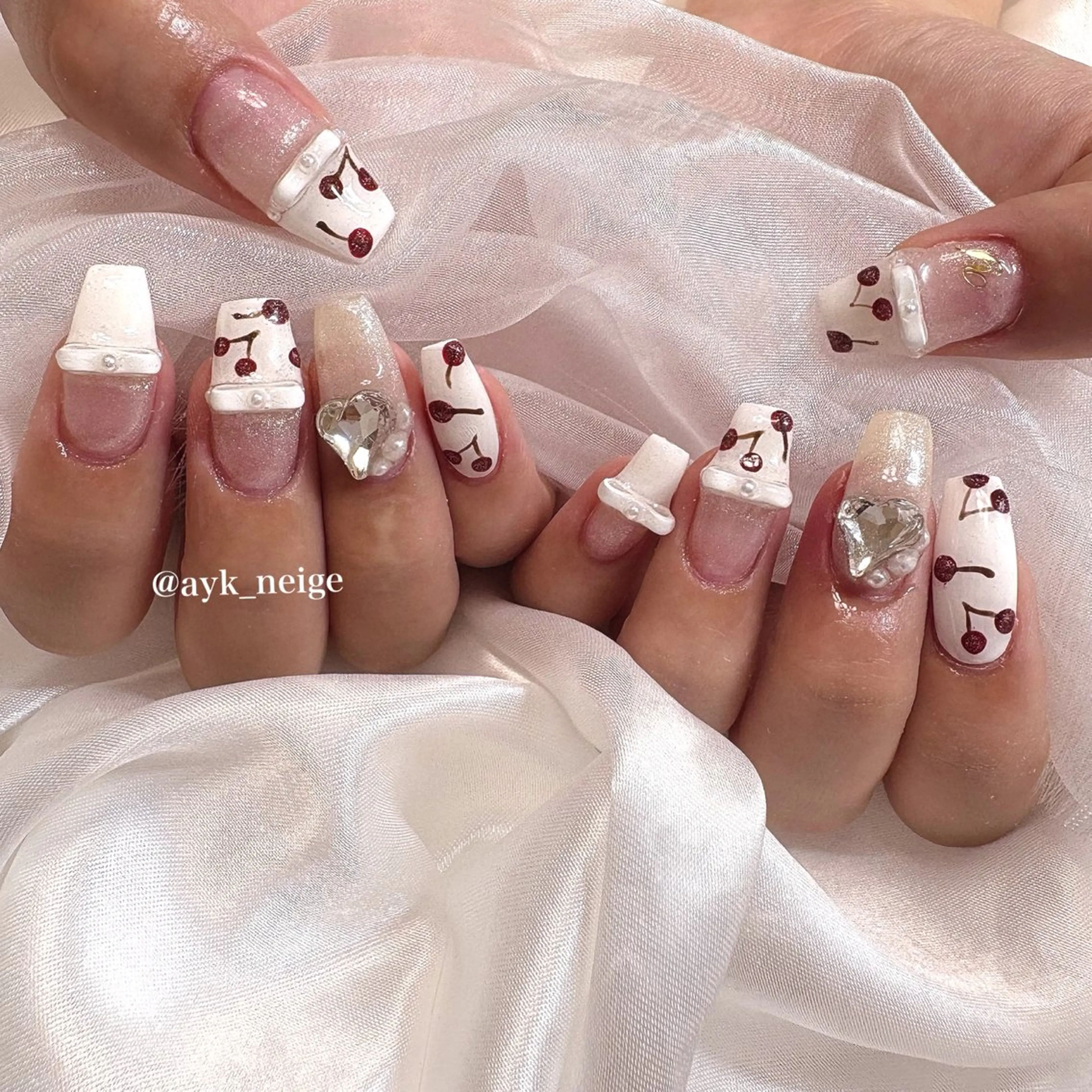 ネイル フットネイル キラキラネイル 韓国ネイル リボン シンプルネイル n'eige nail所属・大谷 綾香のネイルデザイン