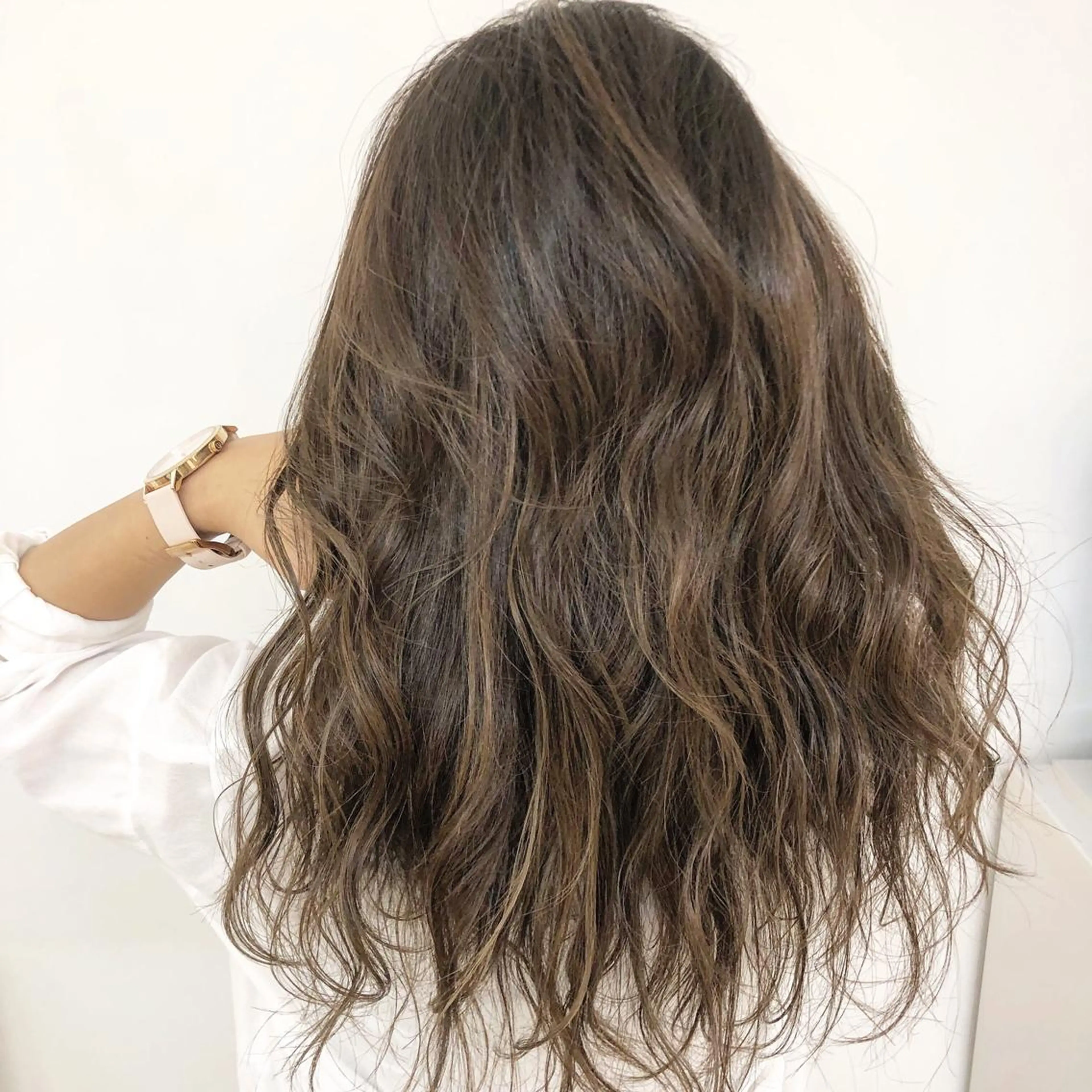 ロング カラー アッシュ バレイヤージュ ブリーチ グラデーションカラー グレージュ レイヤー/韓国/ 顔周り/しんやのヘアスタイル