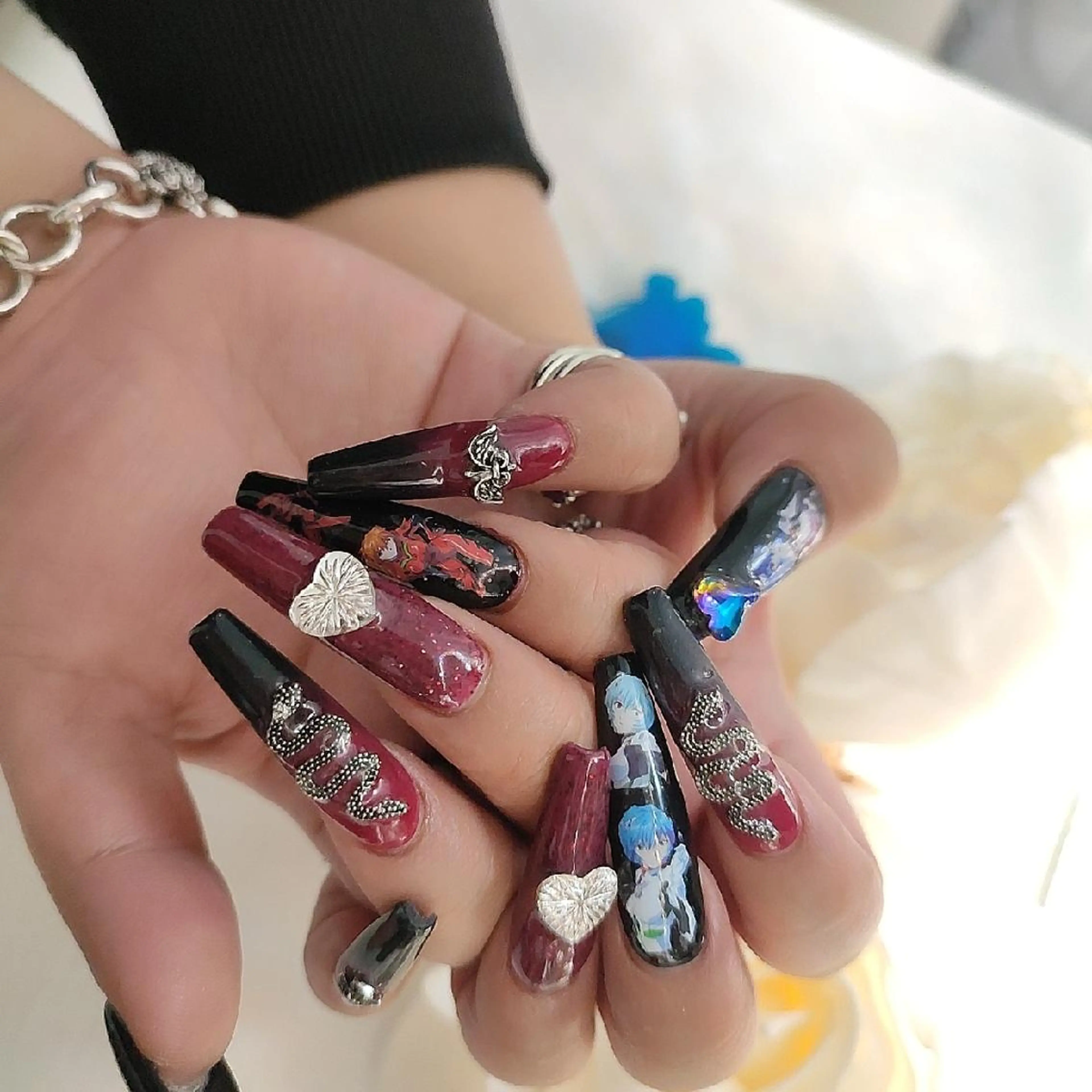 ネイル ハンドネイル RUNWAY 　　の眉毛・アイブロウイメージ