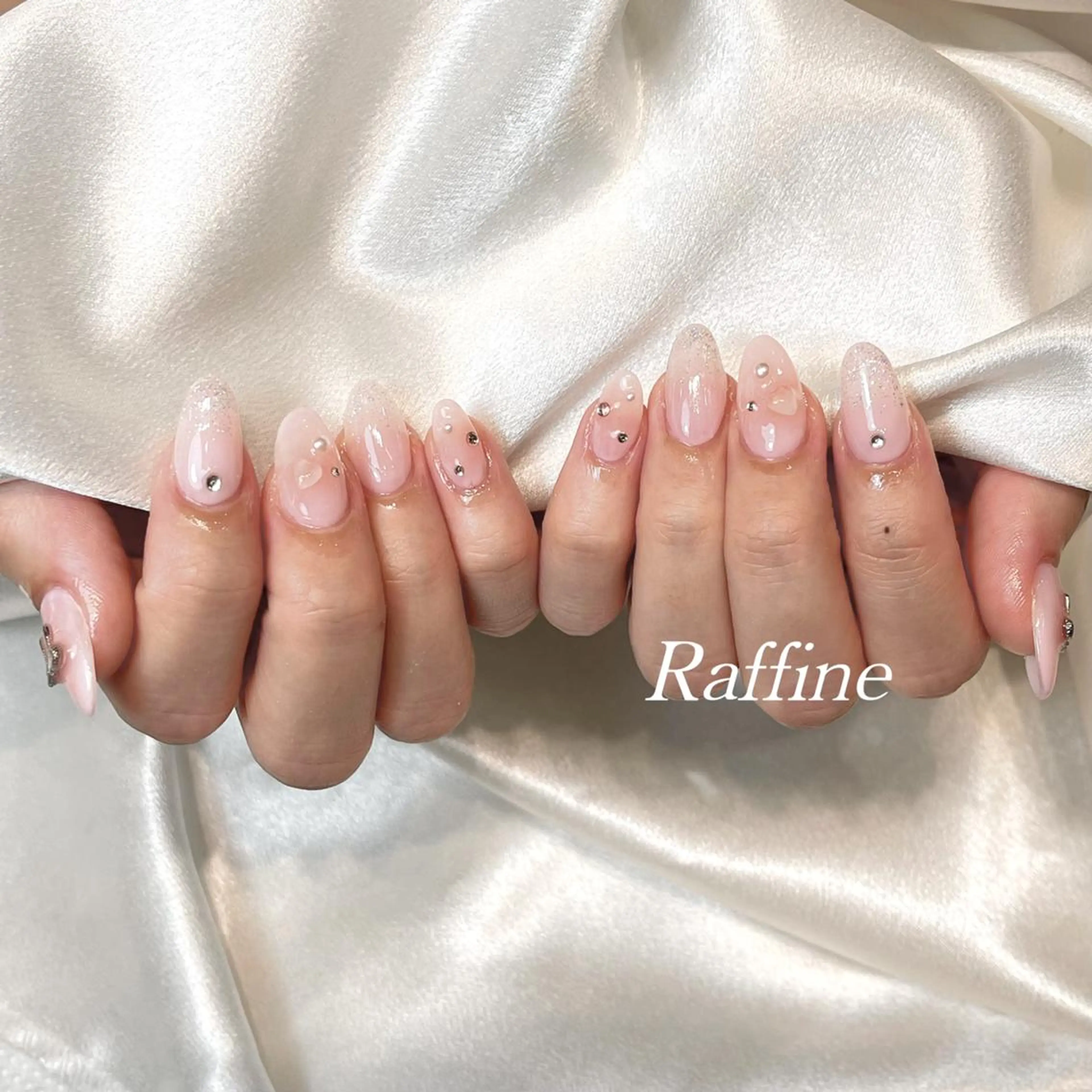 ネイル ハンドネイル フットネイル ハンドケア RAFFINE 月🦋🩵のネイルデザイン
