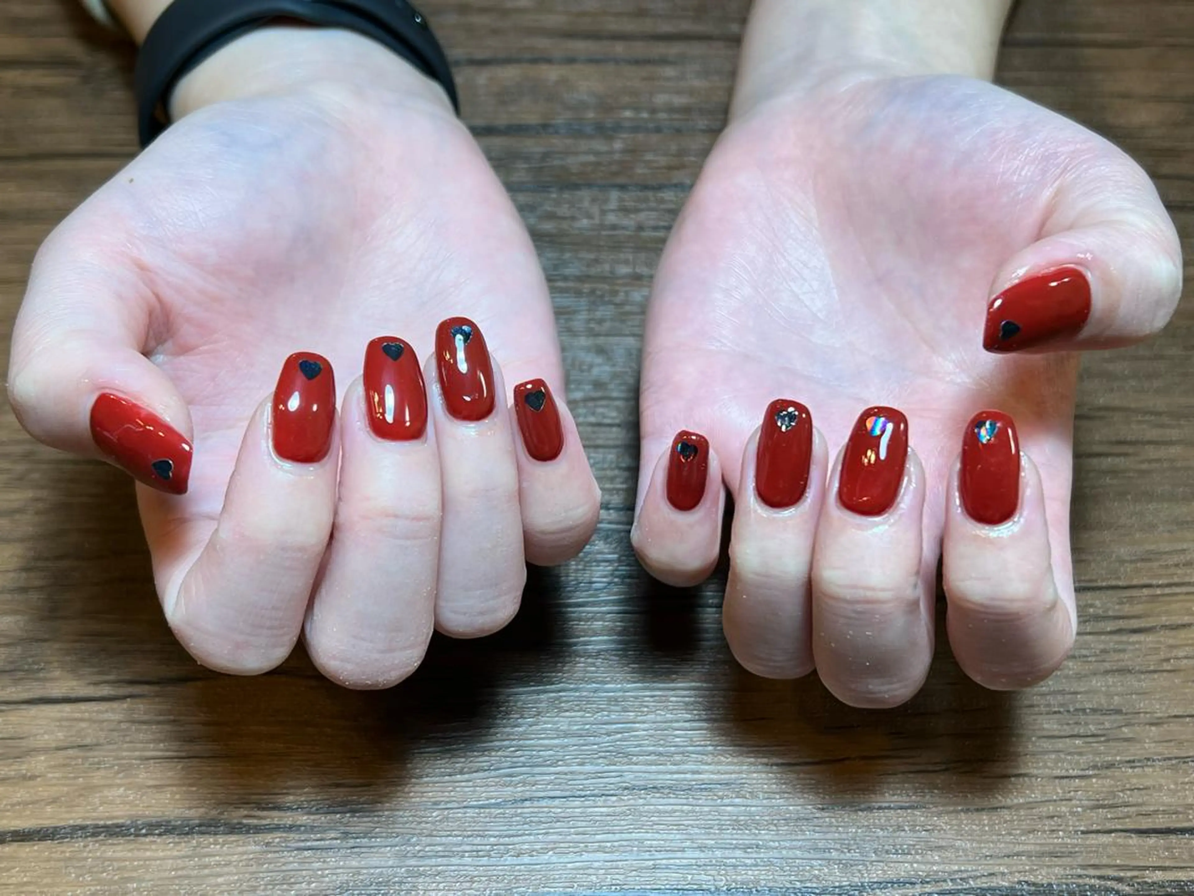 ネイル ハート 赤色 ハンドネイル HENRIETTA NAILSALONのネイルデザイン