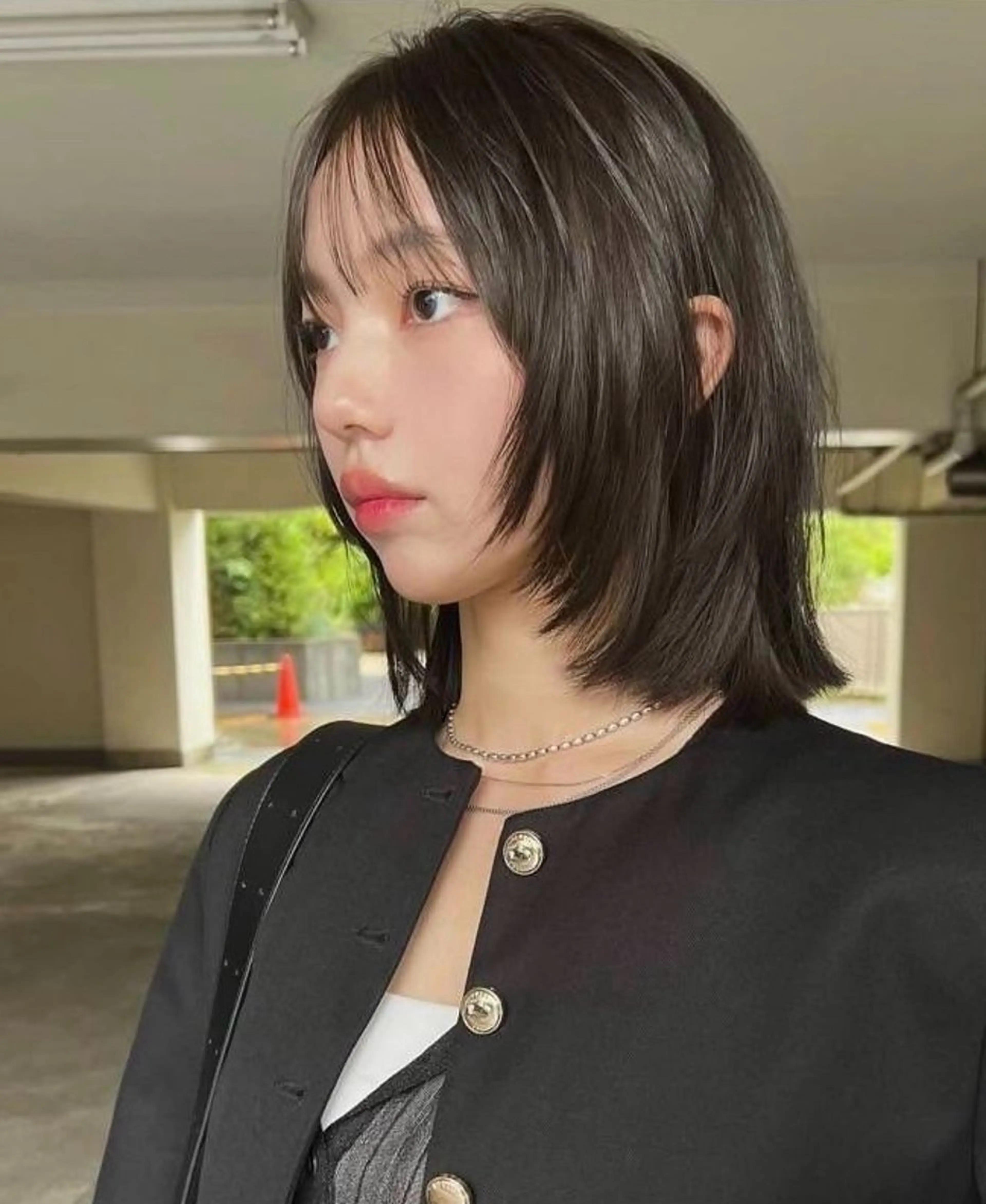 ミディアム 顔まわりレイヤー 顔周りカット レイヤーカット 一條 乃亜のヘアスタイル