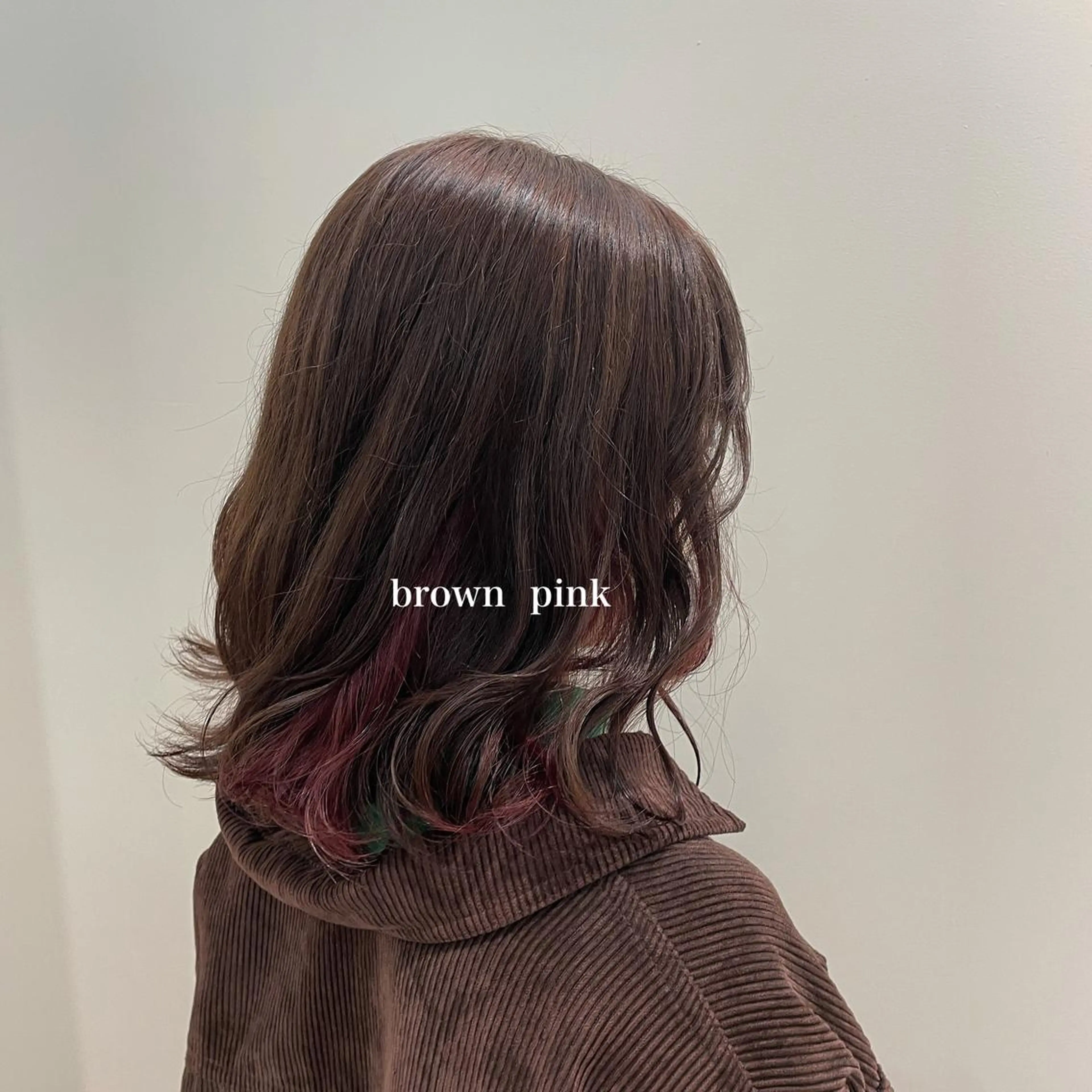 セミロング カラー ピンクカラー 峯崎 葵のヘアスタイル