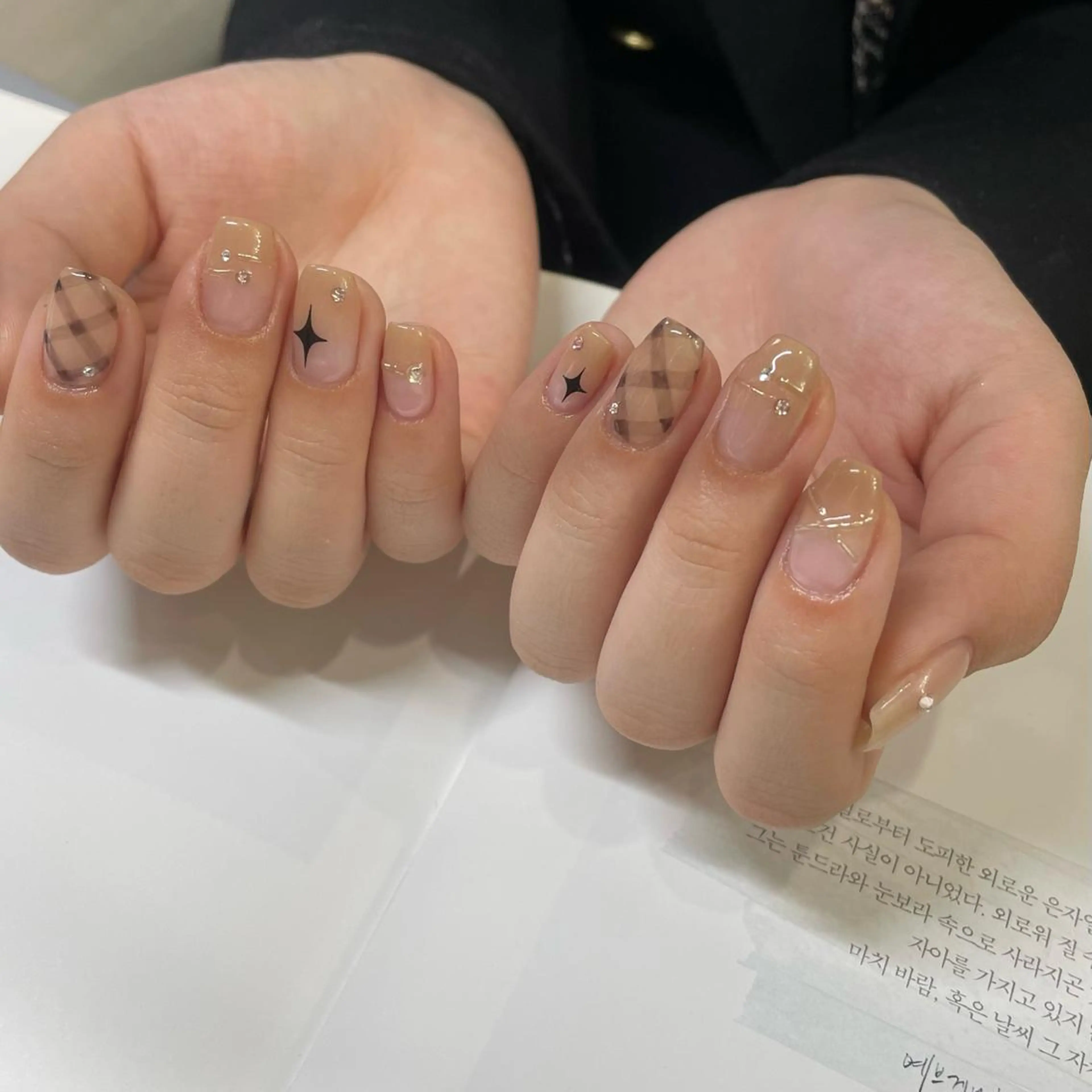 ネイル ハンドネイル ネイルズシャトン🪡 ネイリスト齊藤のネイルデザイン