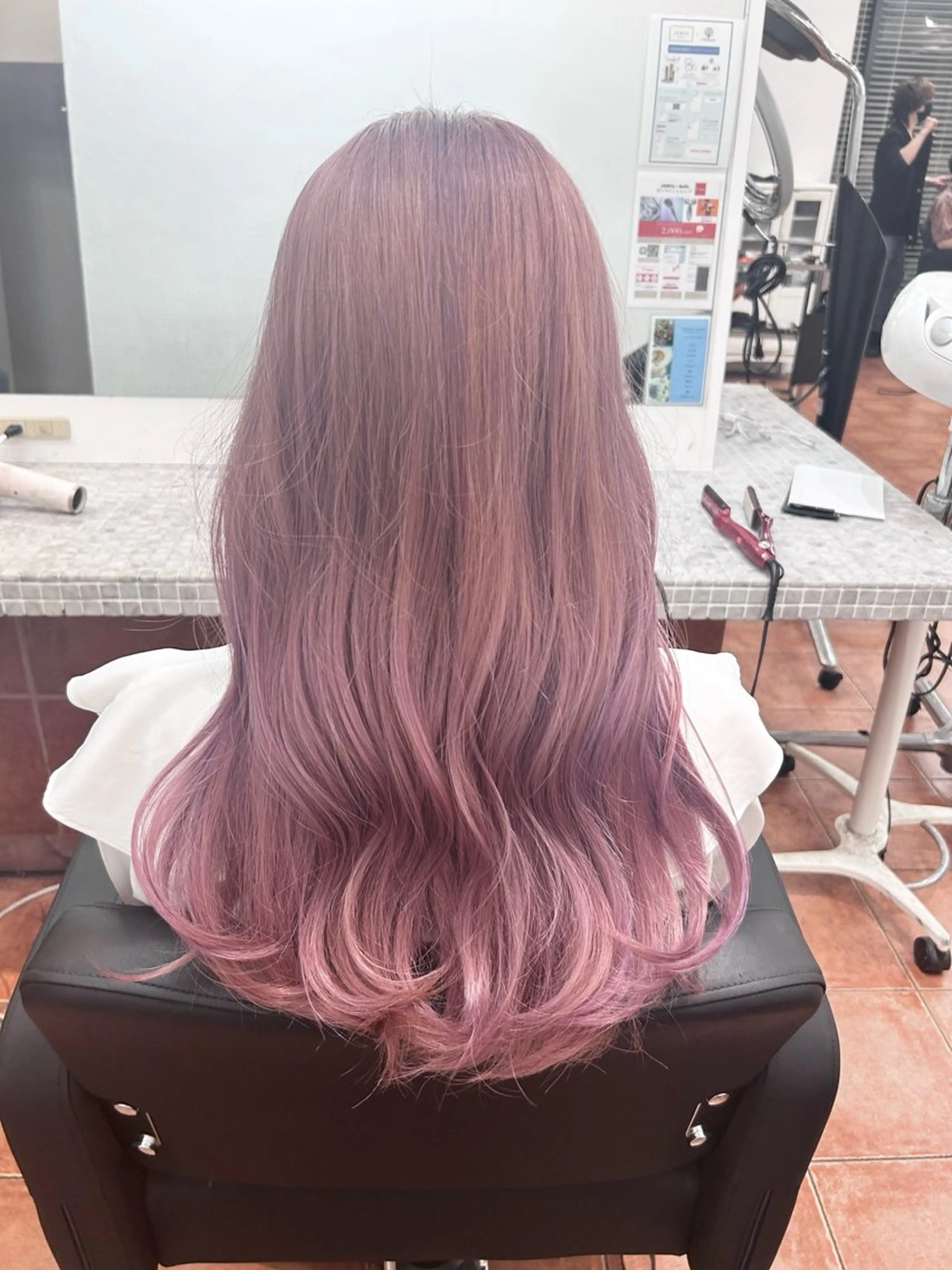 ロング カラー ブリーチ ピンクカラー JEWIL SHIBUYAのヘアスタイル