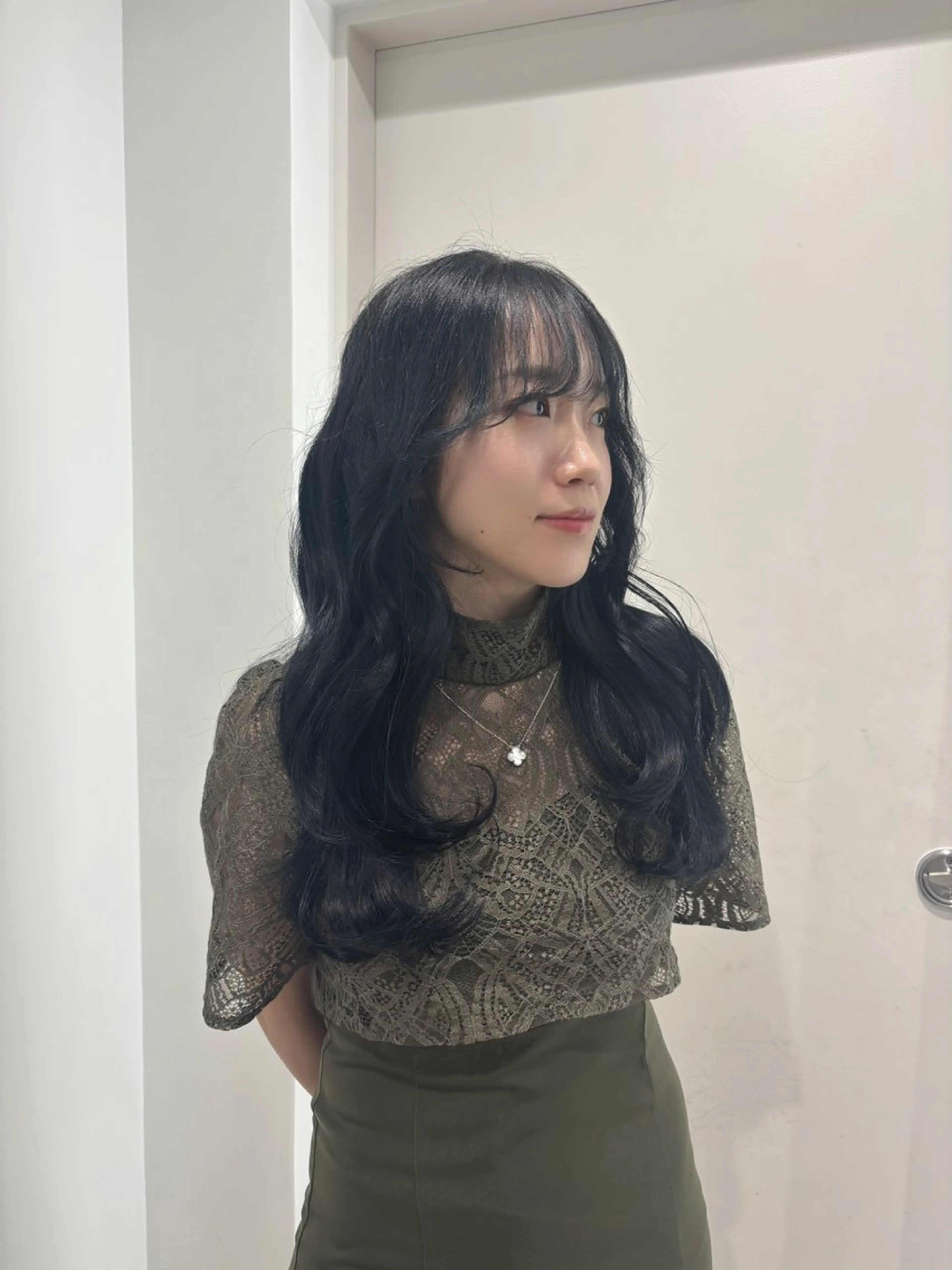 ロング カラー カット ヘアカラー トリートメント ヘッドスパ 韓国風レイヤー透明感 艶髪カラー/岡田悠希のヘアスタイル