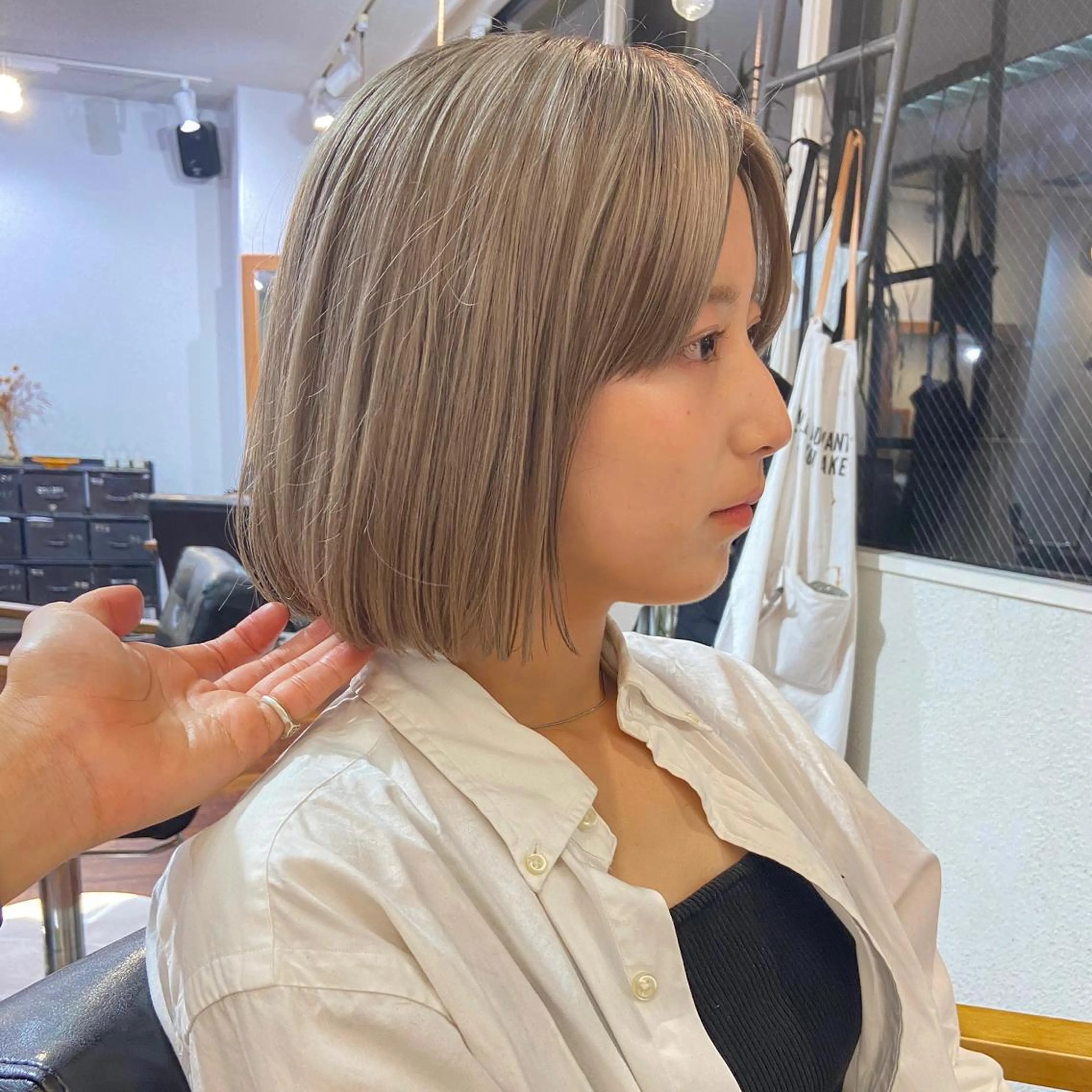 ミディアム ヘアカラー トリートメント 岡本康平/ボブ /ブリーチ/レイヤーのヘアスタイル