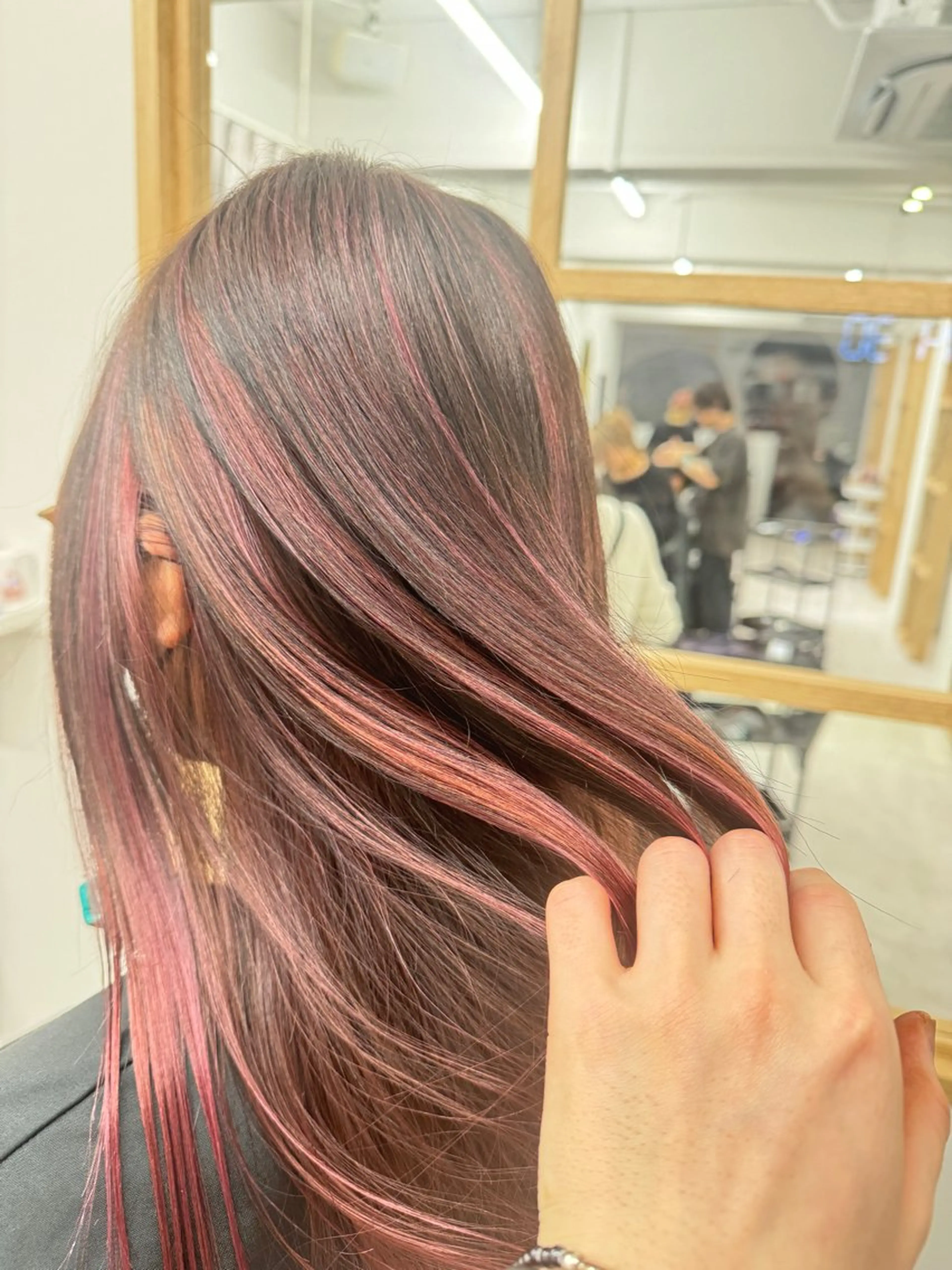 ロング カラー deseo 副店長 透明色艶カラーツバサのヘアスタイル
