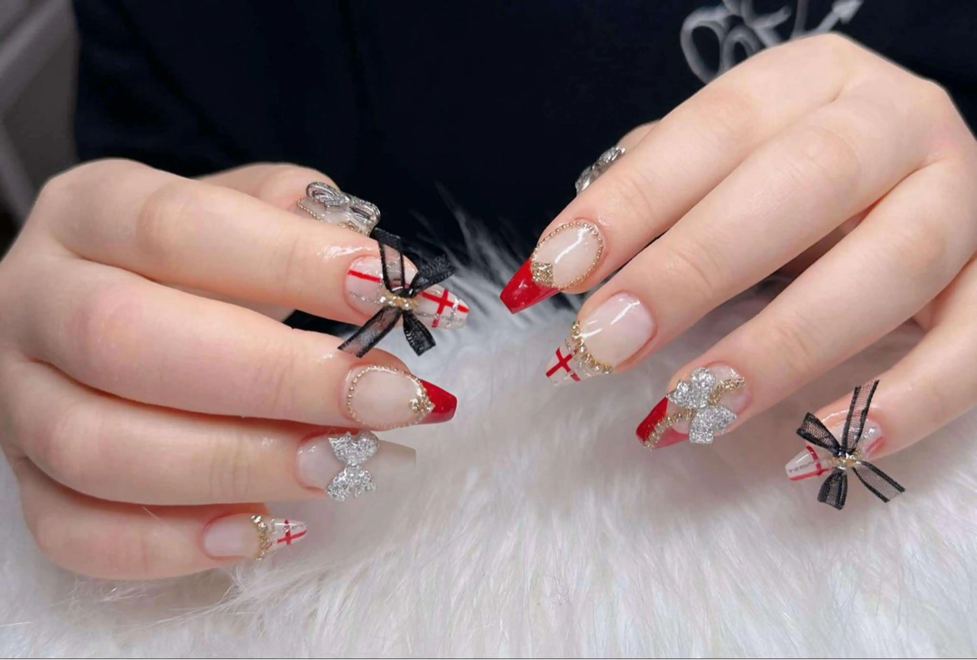 ネイル フレンチネイル ジェルネイル ガラスフレンチ ハロウィン ハート ハンドネイル H.baby Nail Salonのネイルデザイン