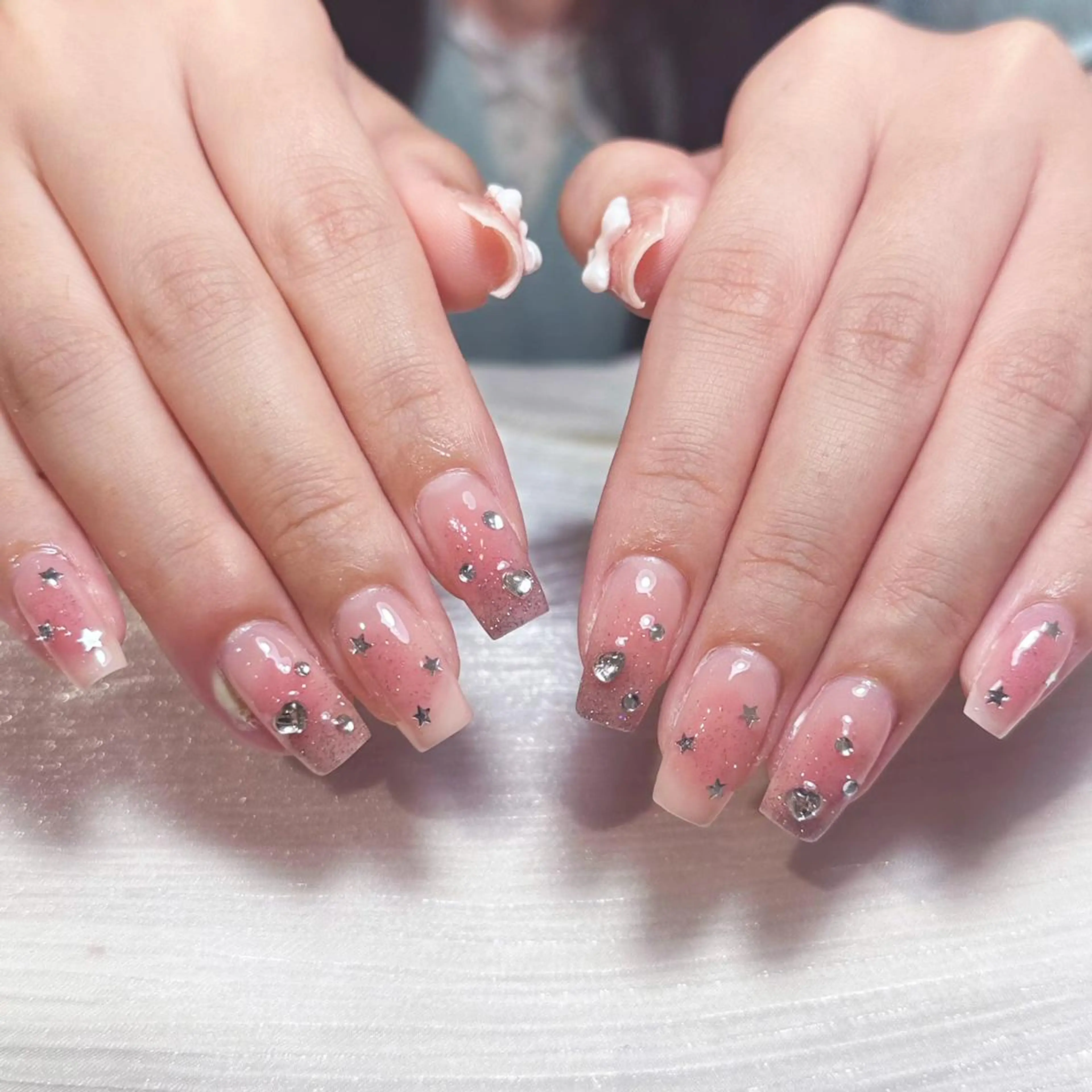 ネイル アートネイル オーロラネイル ガーリー キラキラネイル 韓国ネイル ハンドネイル DIAMOND NailStudioのネイルデザイン